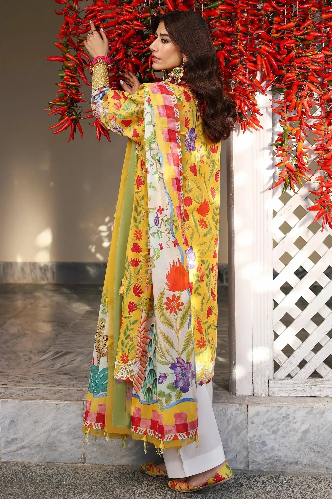 Zaha Lawn 25 Ivory Lawn – view 2 – Poshaq