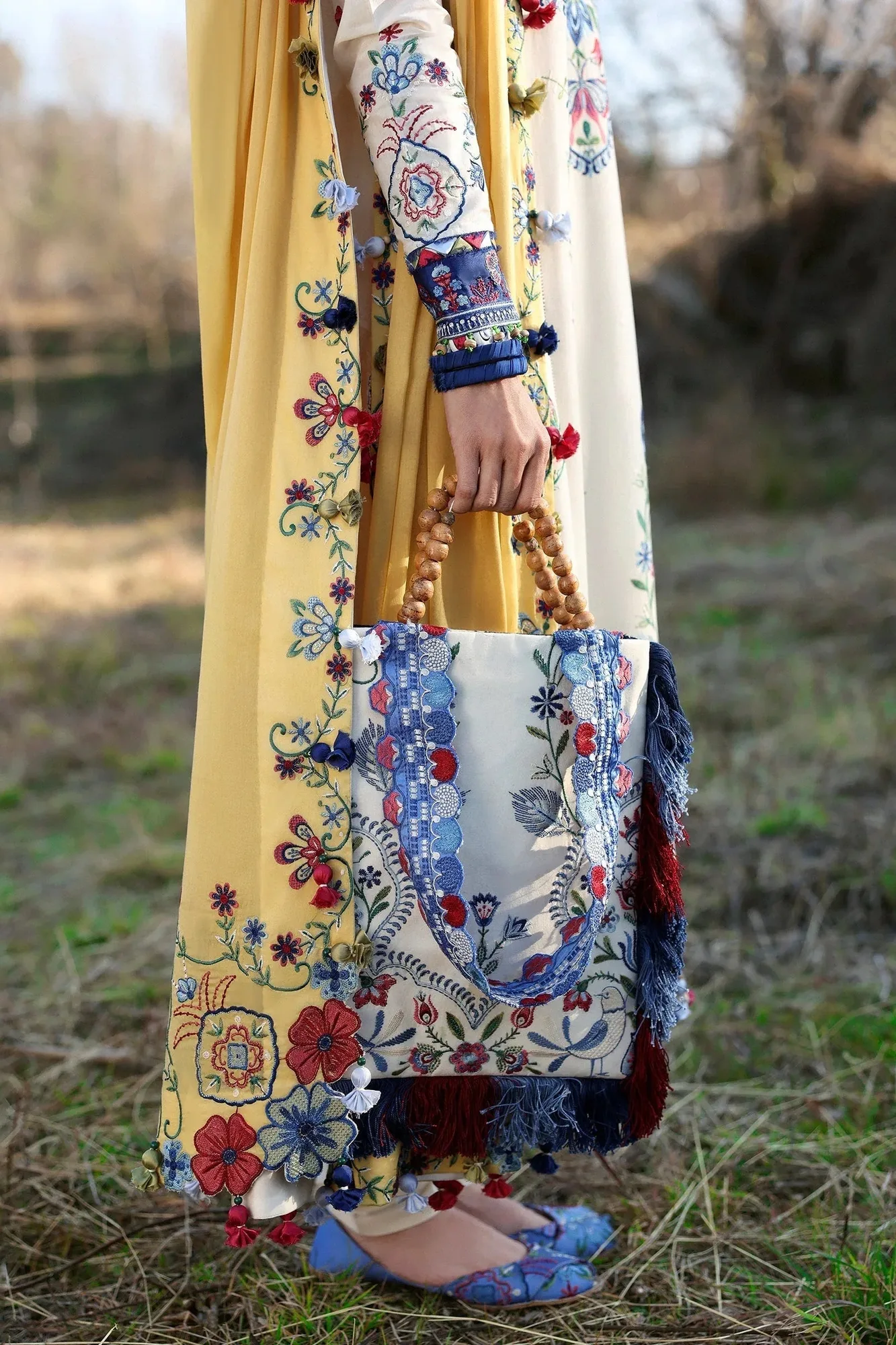 Zaha Lawn 25 White – view 4 – Poshaq