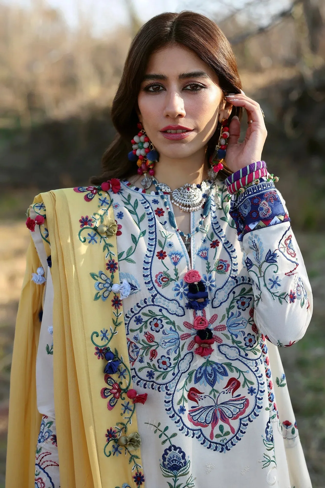 Zaha Lawn 25 White – view 6 – Poshaq
