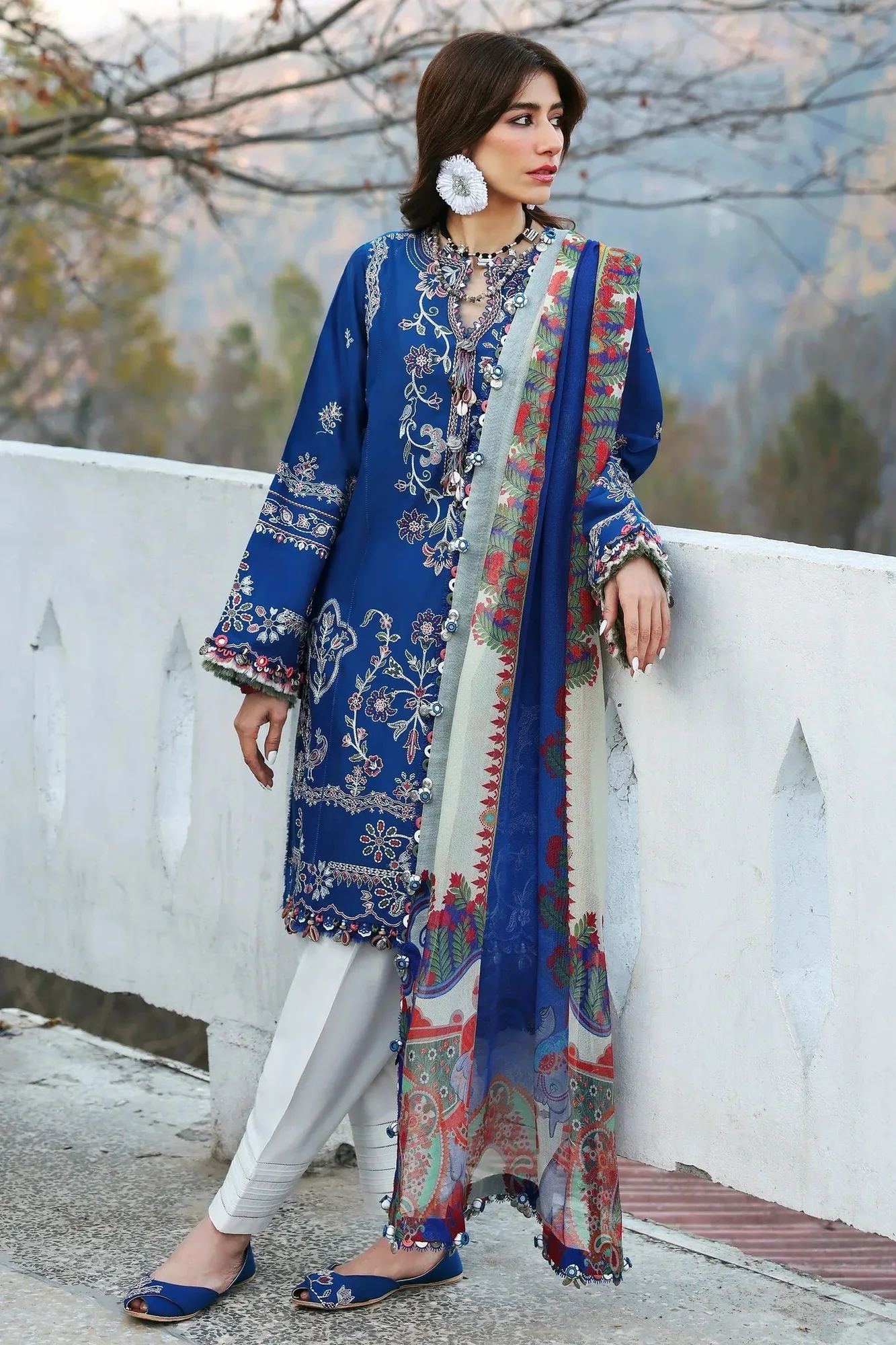 Zaha Lawn 25 Ivory Cotton – view 1 – Poshaq