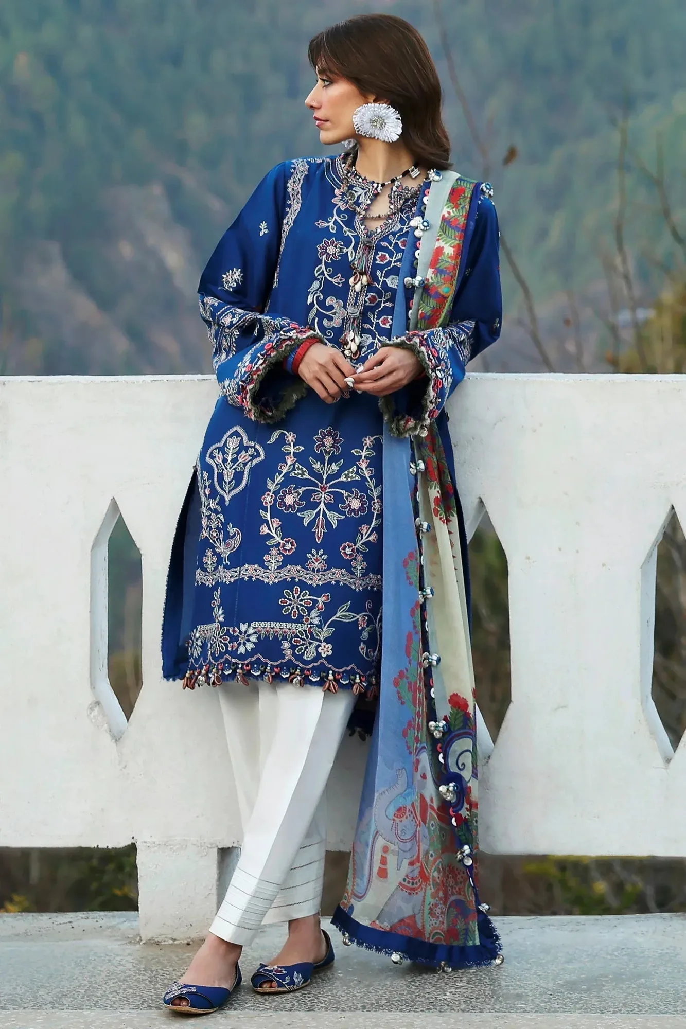 Zaha Lawn 25 Ivory Cotton – view 2 – Poshaq