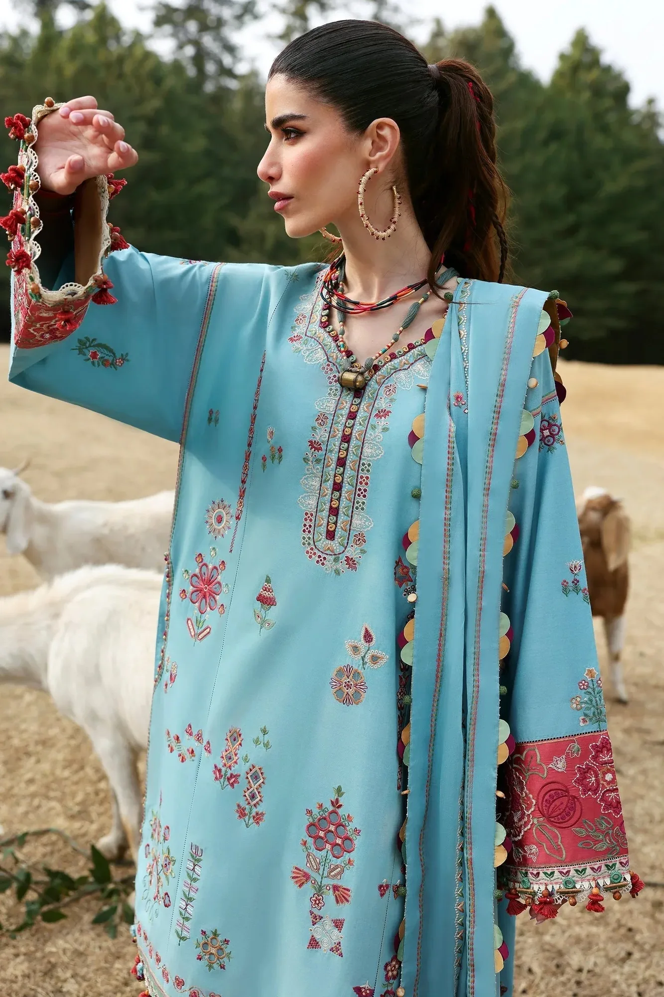 Zaha Lawn 25 Blue – view 4 – Poshaq