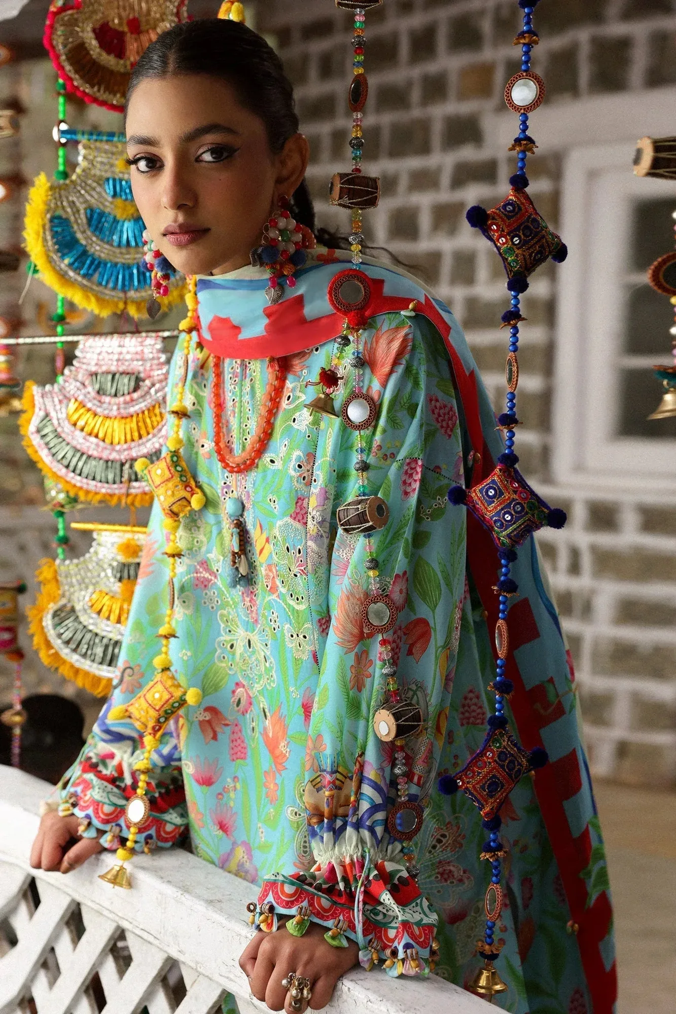 Zaha Lawn 25 Turquoise Lawn – view 3 – Poshaq