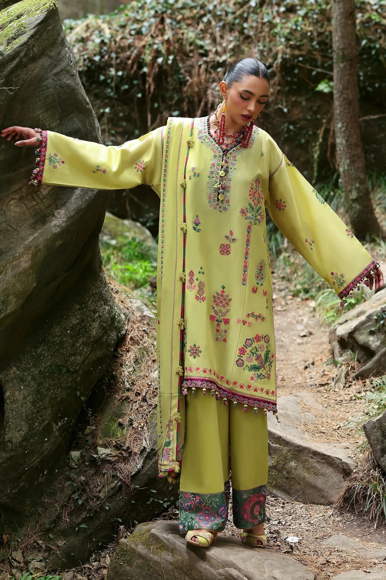 Zaha Lawn 25 Yellow – view 3 – Poshaq