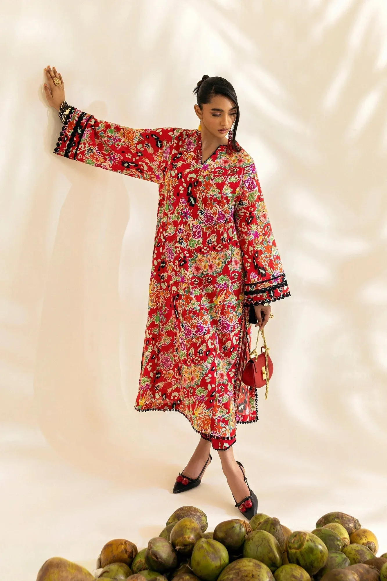 Zaha Pop RTW Black – view 2 – Poshaq