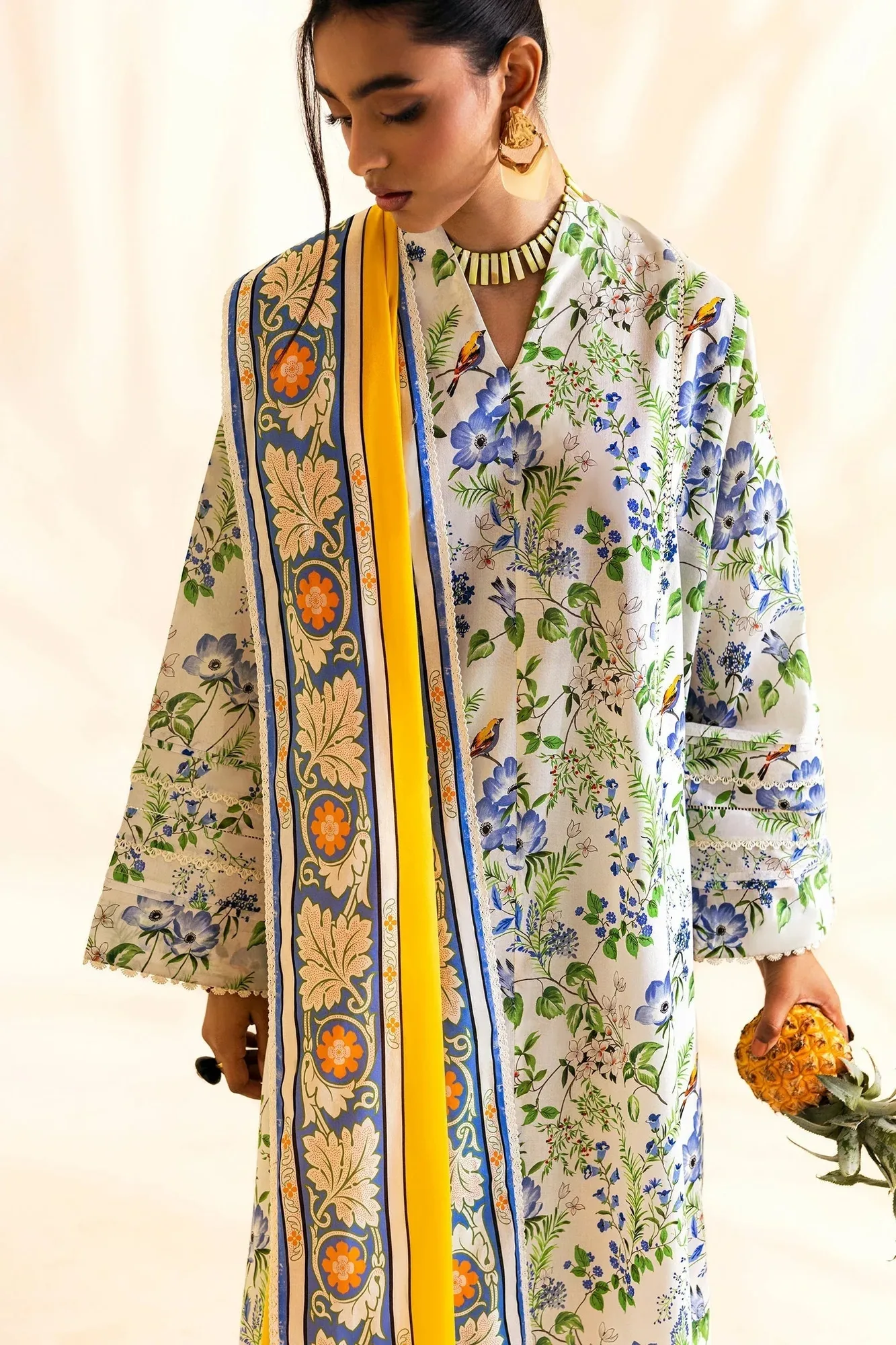 Zaha Pop RTW White – view 2 – Poshaq