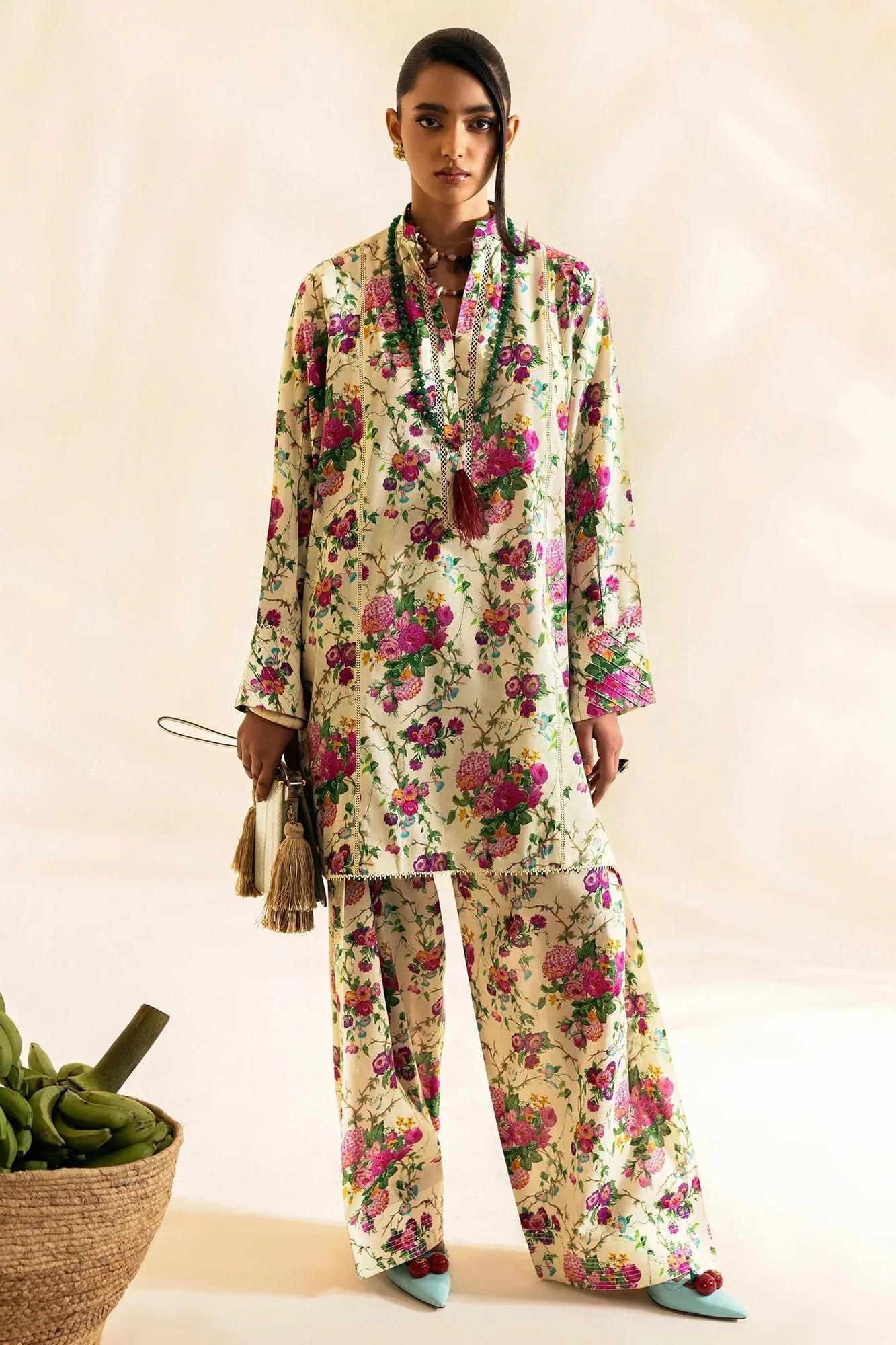 Zaha Pop RTW White – view 1 – Poshaq