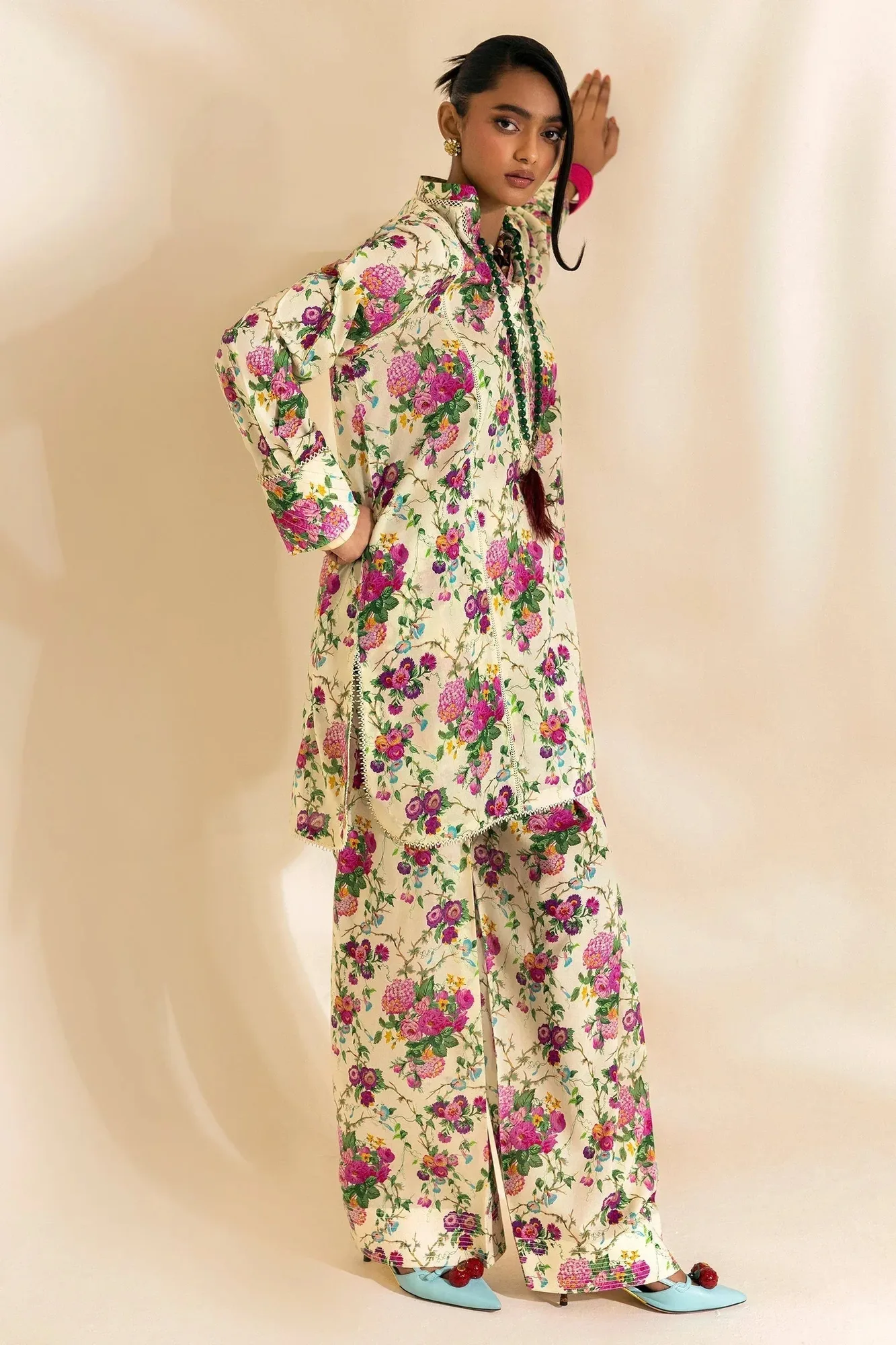 Zaha Pop RTW White – view 2 – Poshaq
