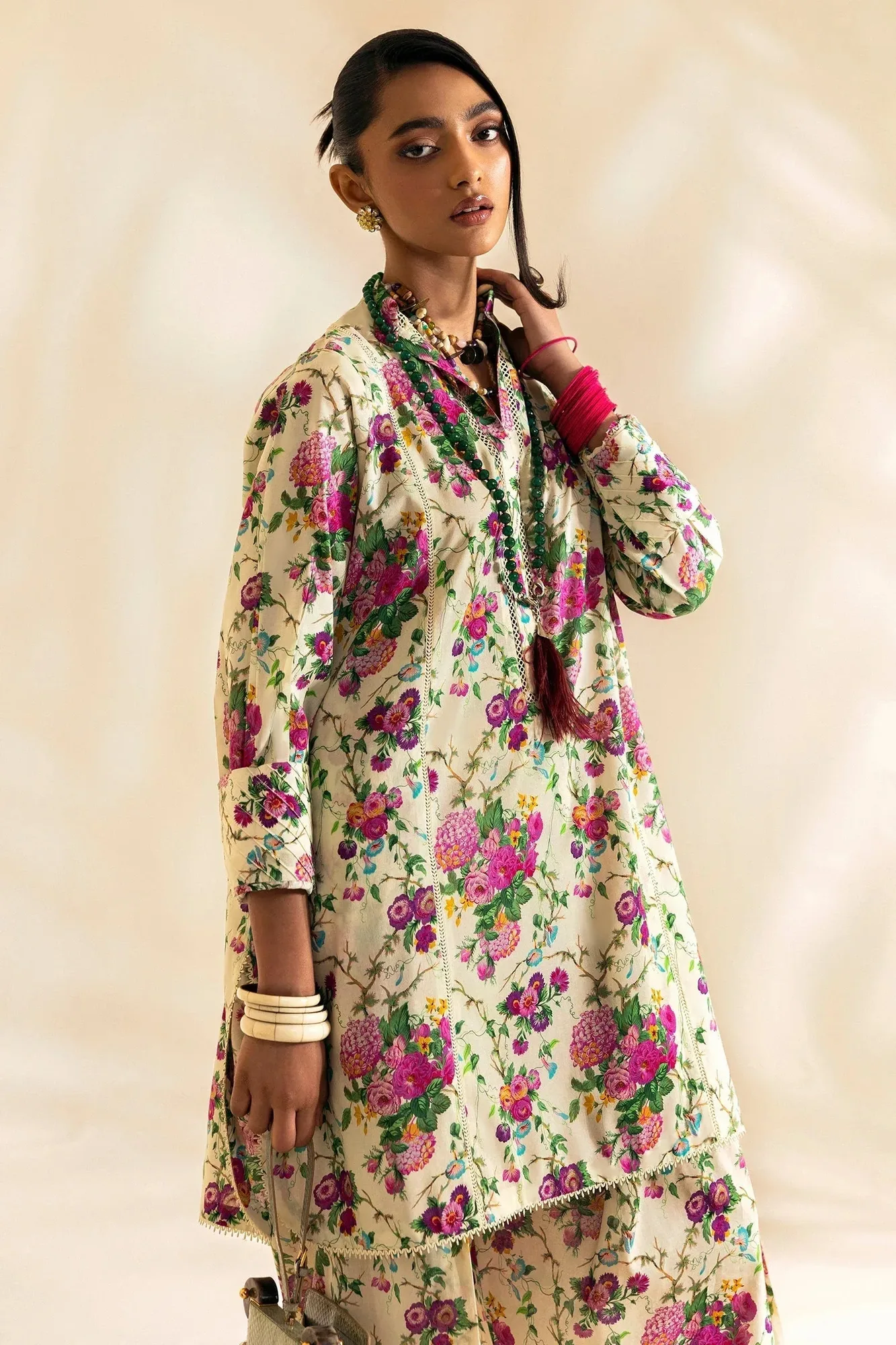 Zaha Pop RTW White – view 3 – Poshaq