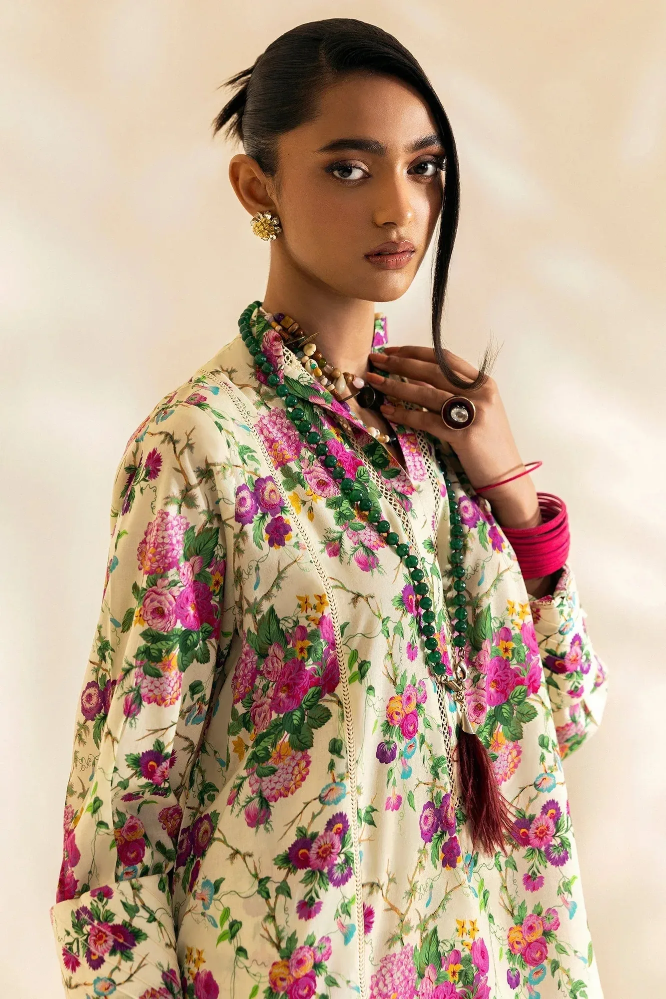 Zaha Pop RTW White – view 4 – Poshaq