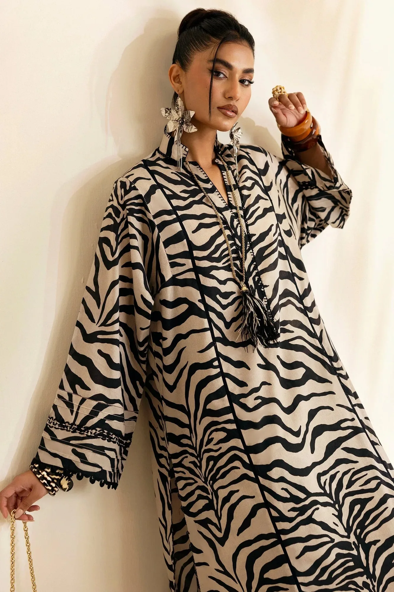 Zaha Pop RTW Black – view 2 – Poshaq