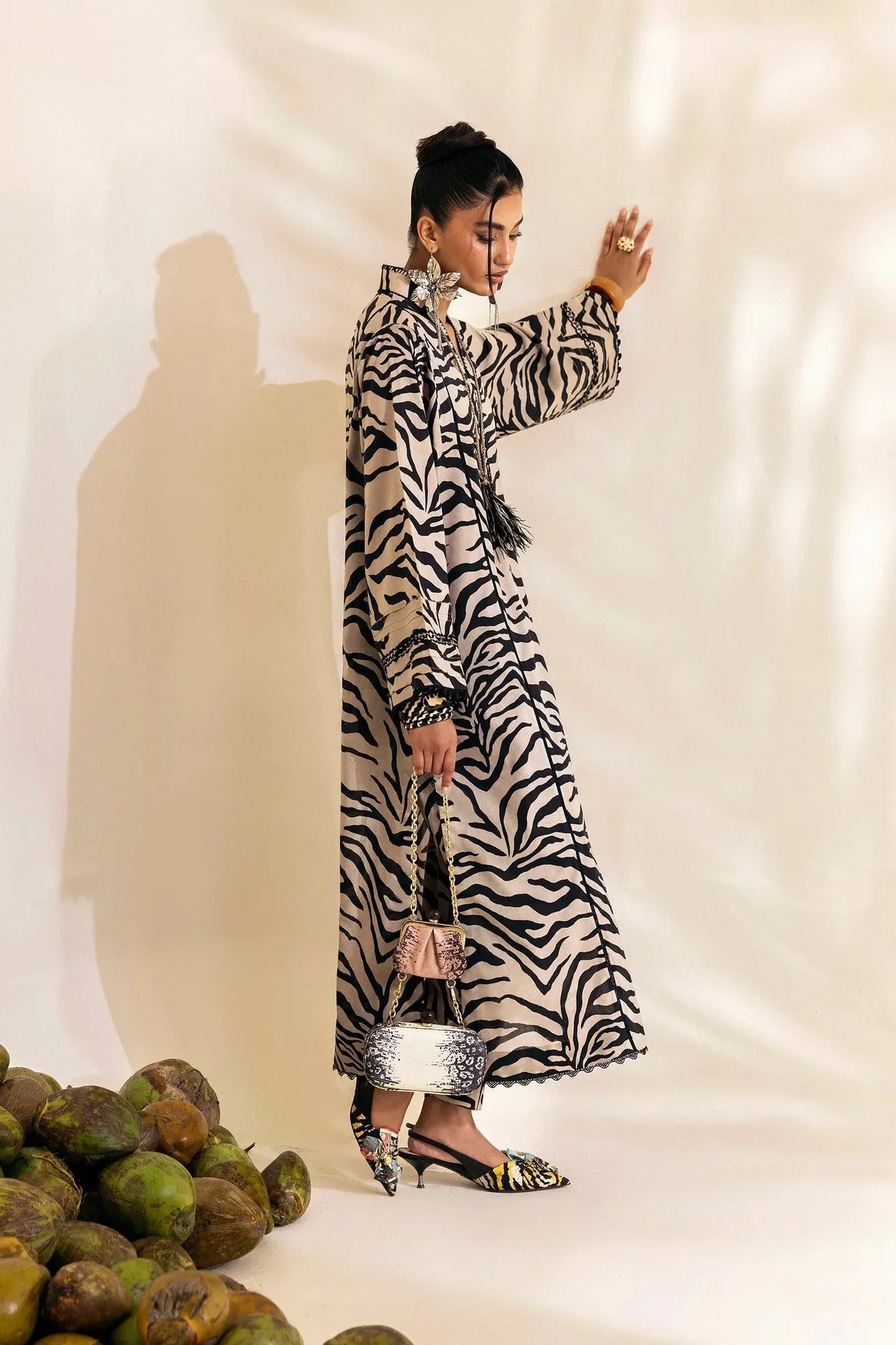 Zaha Pop RTW Black – view 3 – Poshaq