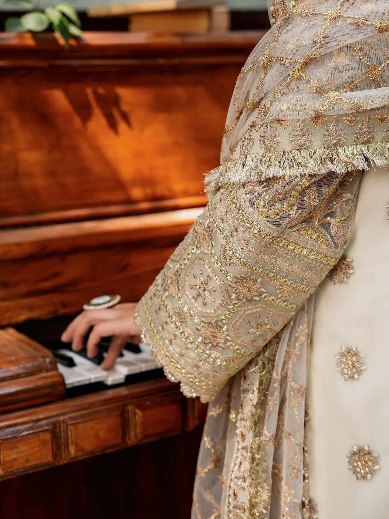 Akbar Aslam Mastani Wedding Formals 23 Grip – view 5 – Poshaq