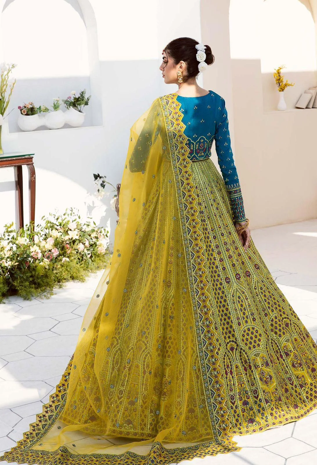 Akbar Aslam Raw Silk – view 3 – Poshaq