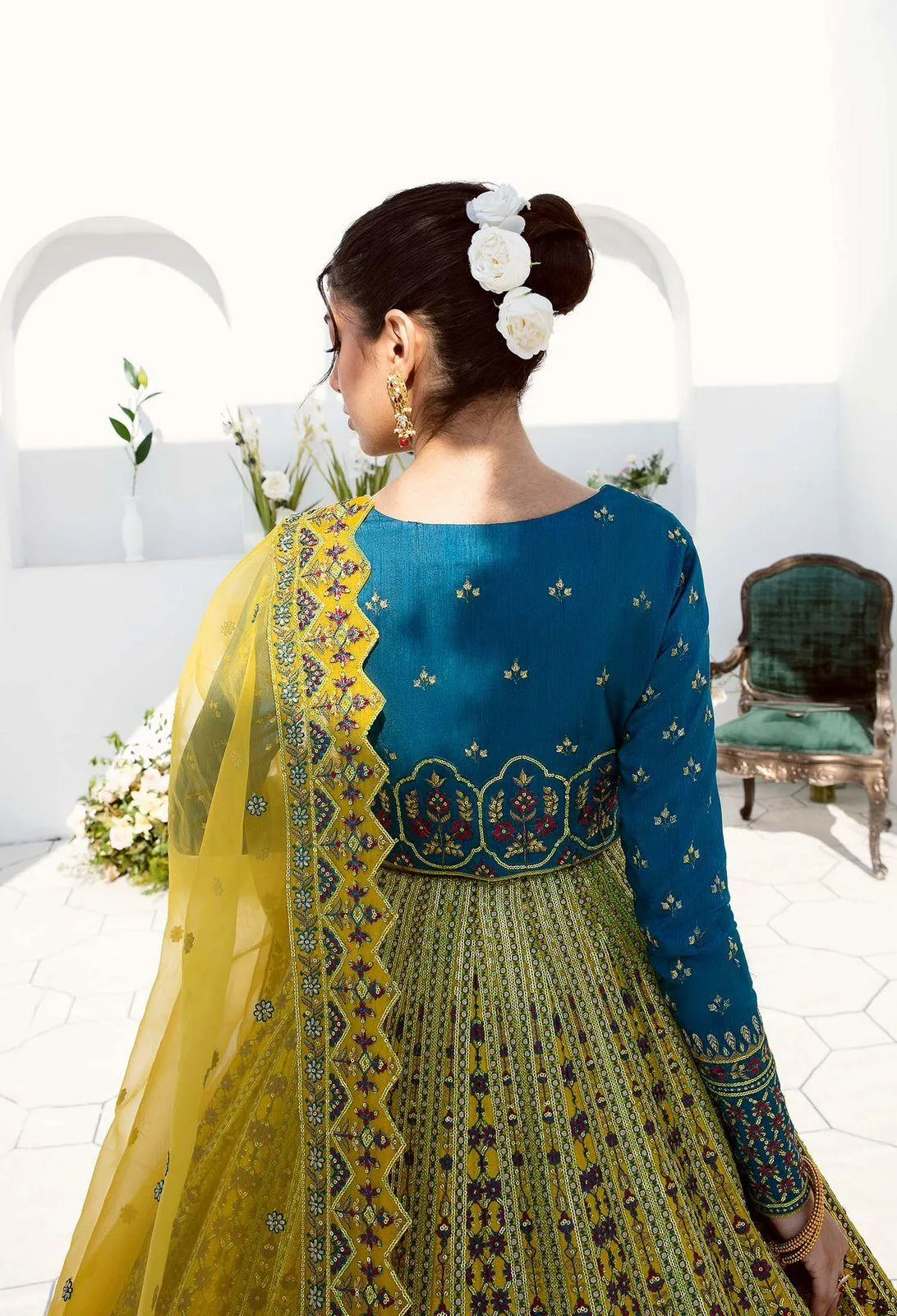 Akbar Aslam Raw Silk – view 4 – Poshaq