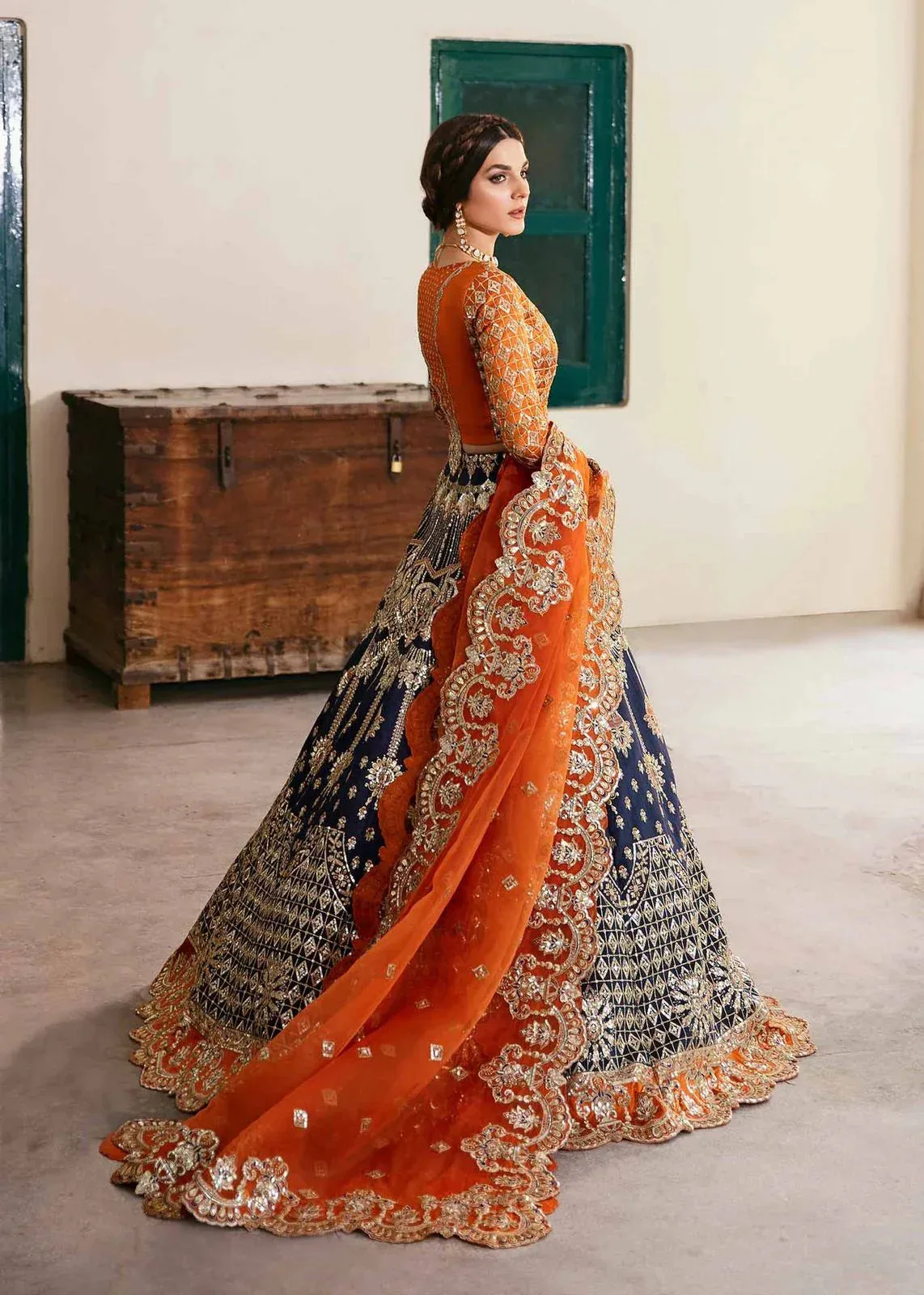 Akbar Aslam Raw Silk – view 2 – Poshaq