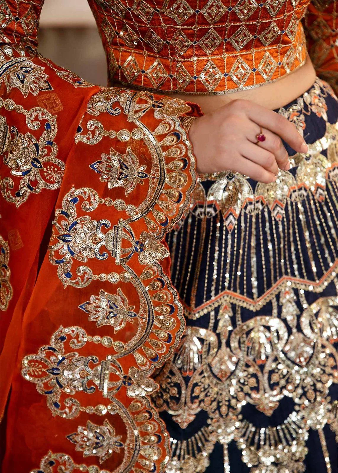 Akbar Aslam Raw Silk – view 5 – Poshaq