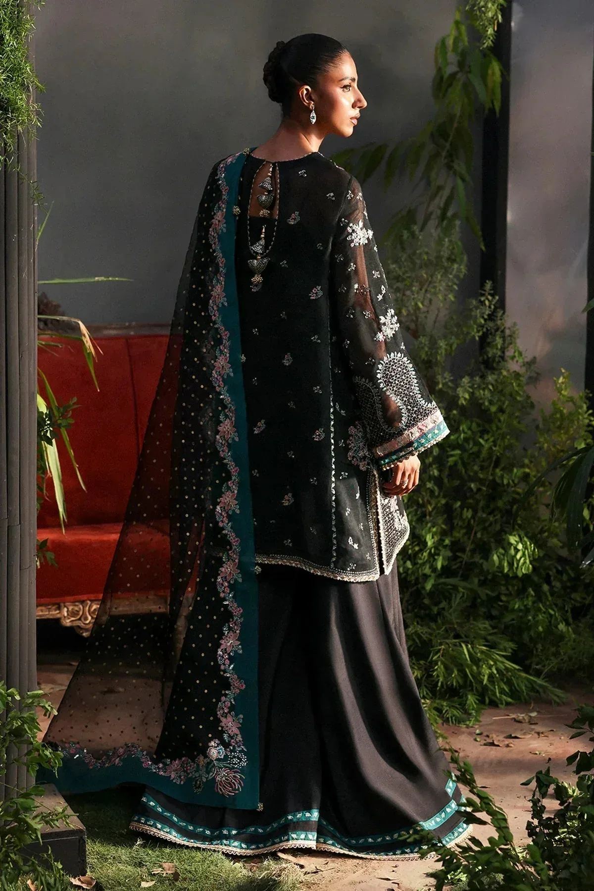 Afrozeh La Fuchsia 25 Black Raw Silk – view 4 – Poshaq