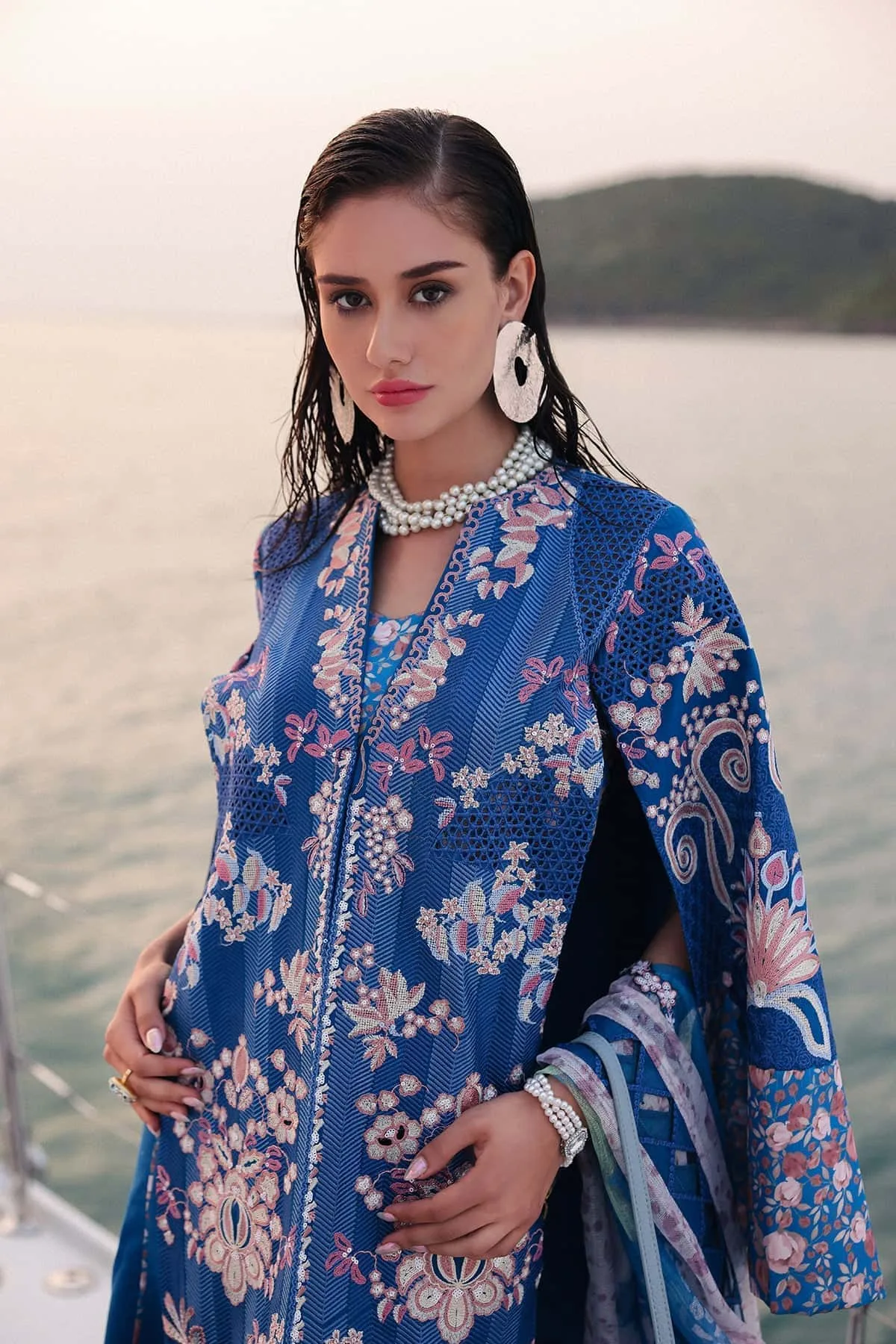 Afrozeh Lawn 25 Blue Organza – view 3 – Poshaq