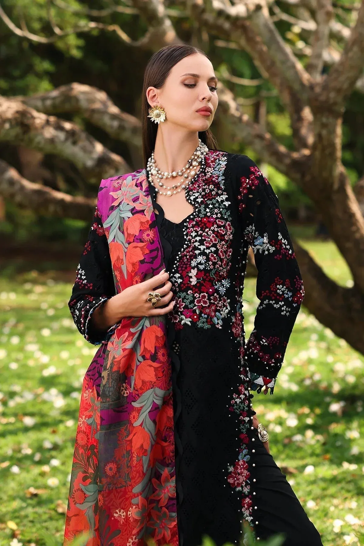 Afrozeh Lawn 25 Black Lawn – view 3 – Poshaq