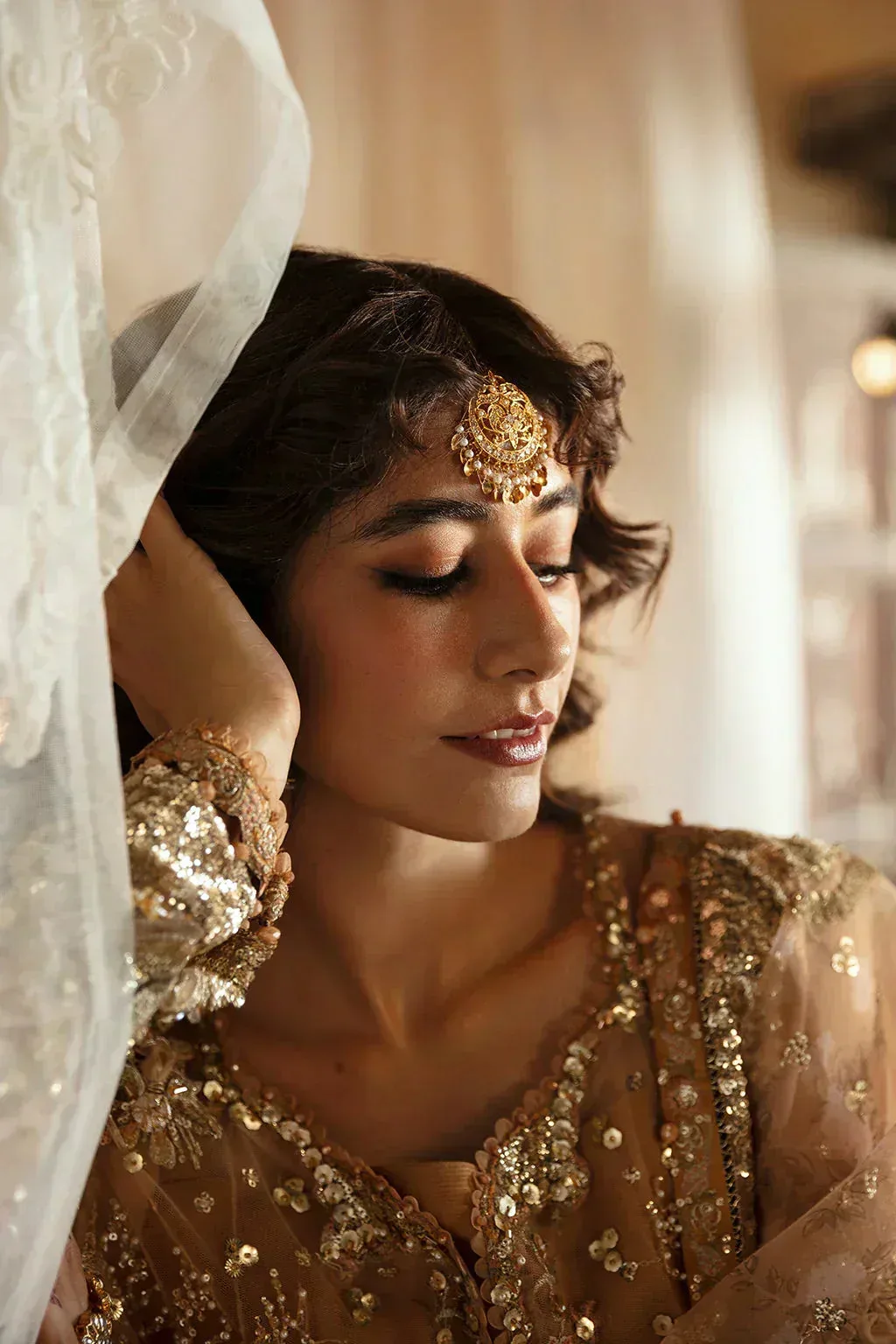 Afrozeh Gold Raw Silk – view 4 – Poshaq