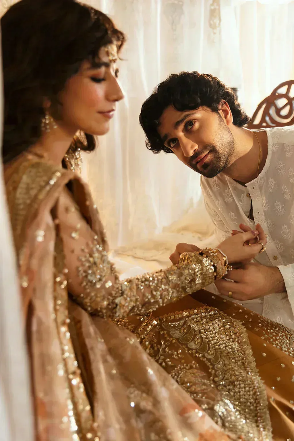 Afrozeh Gold Raw Silk – view 7 – Poshaq