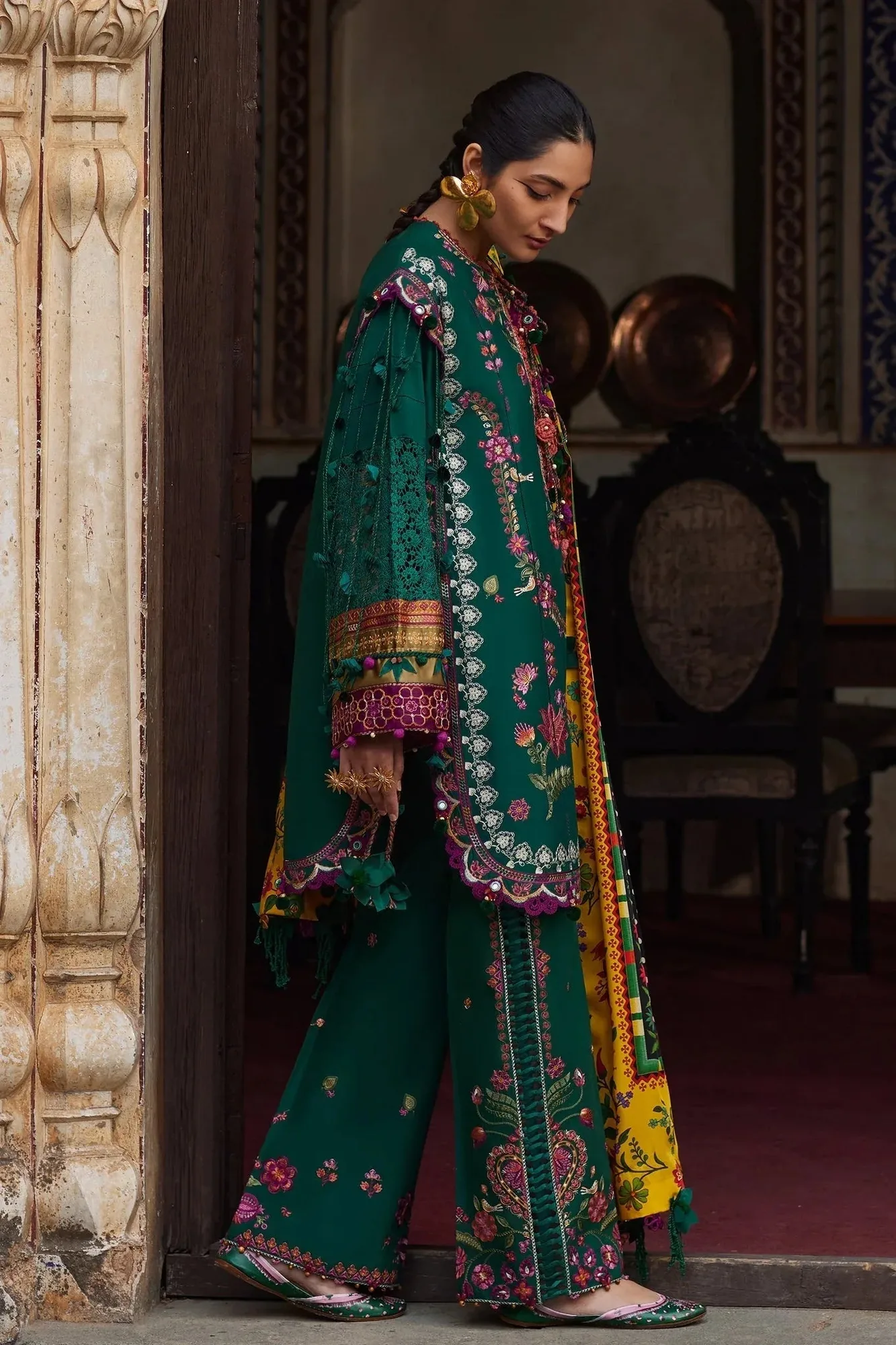 Elan Luxury Lawn 25 Emerald Green Lawn – view 2 – Poshaq