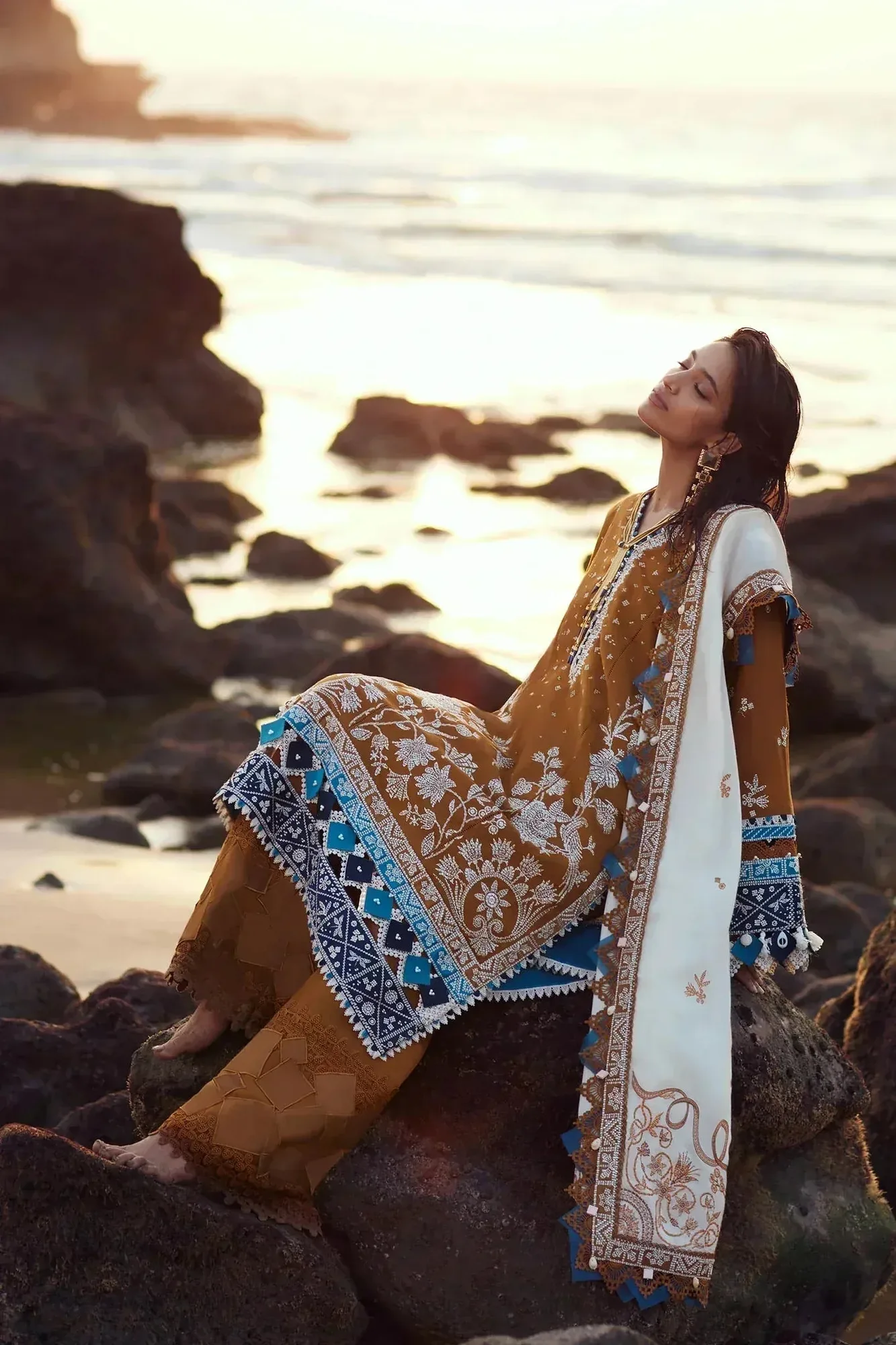 Elan Winter 23 Khaddar – view 3 – Poshaq