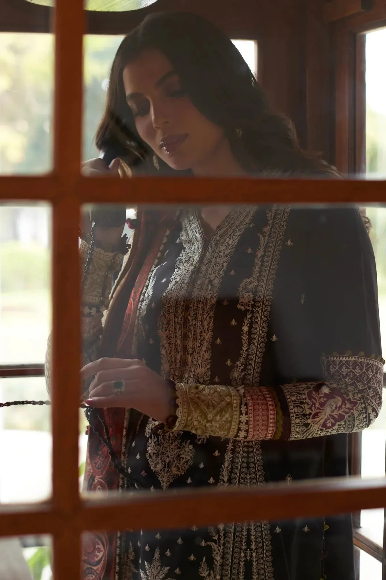 Elan Lawn24 Black Cambric – view 3 – Poshaq