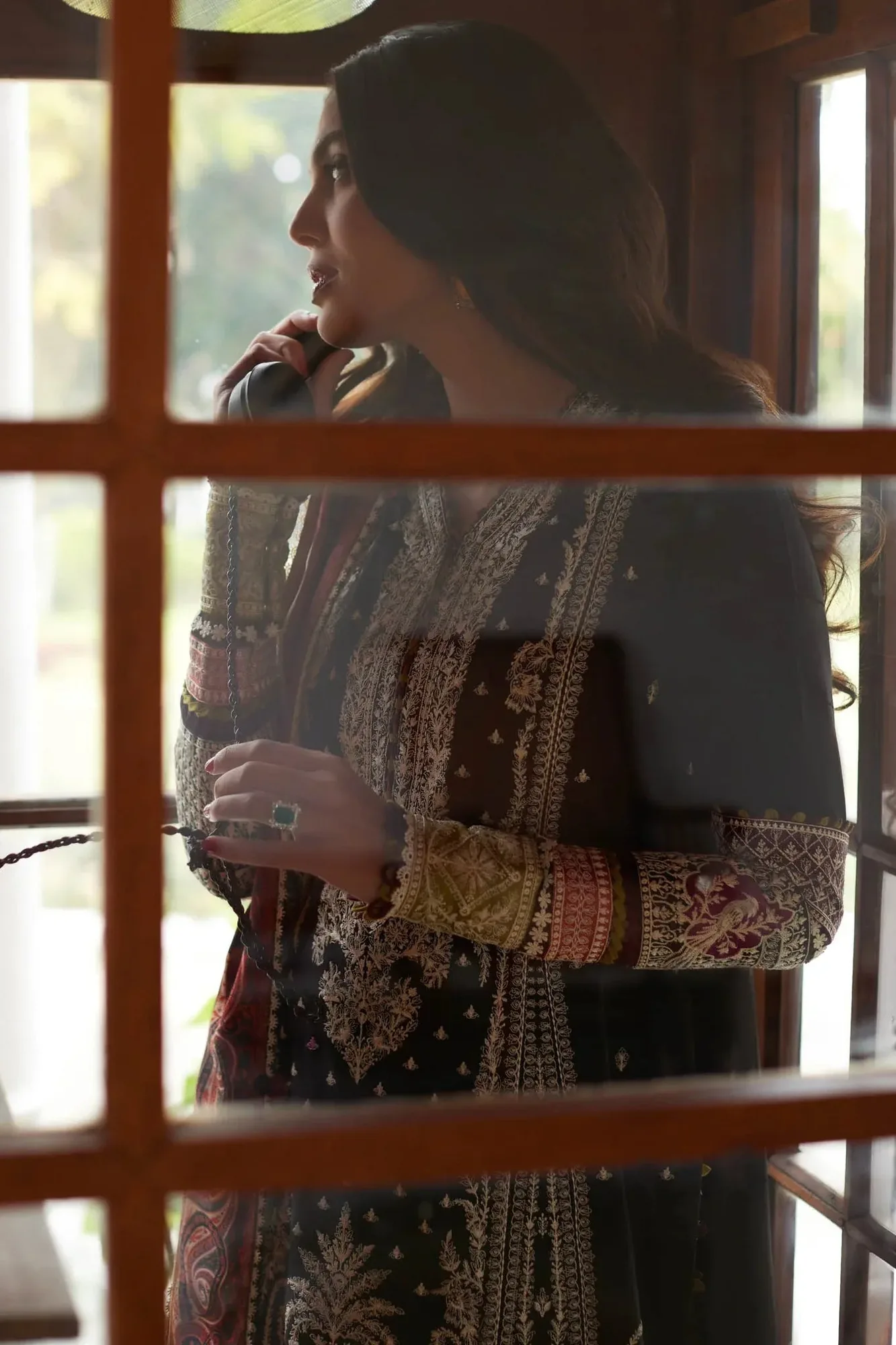 Elan Lawn24 Black Cambric – view 4 – Poshaq