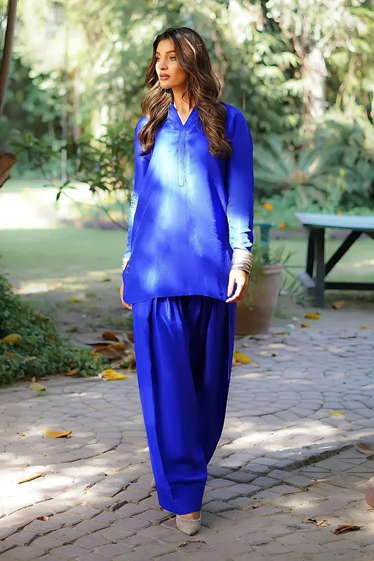 Erum Khan Nue Pret electric blue Raw Silk – view 1 – Poshaq