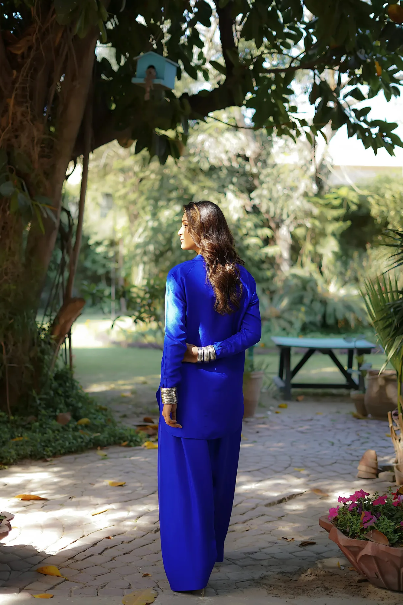Erum Khan Nue 25 Electric Blue Raw Silk – view 2 – Poshaq