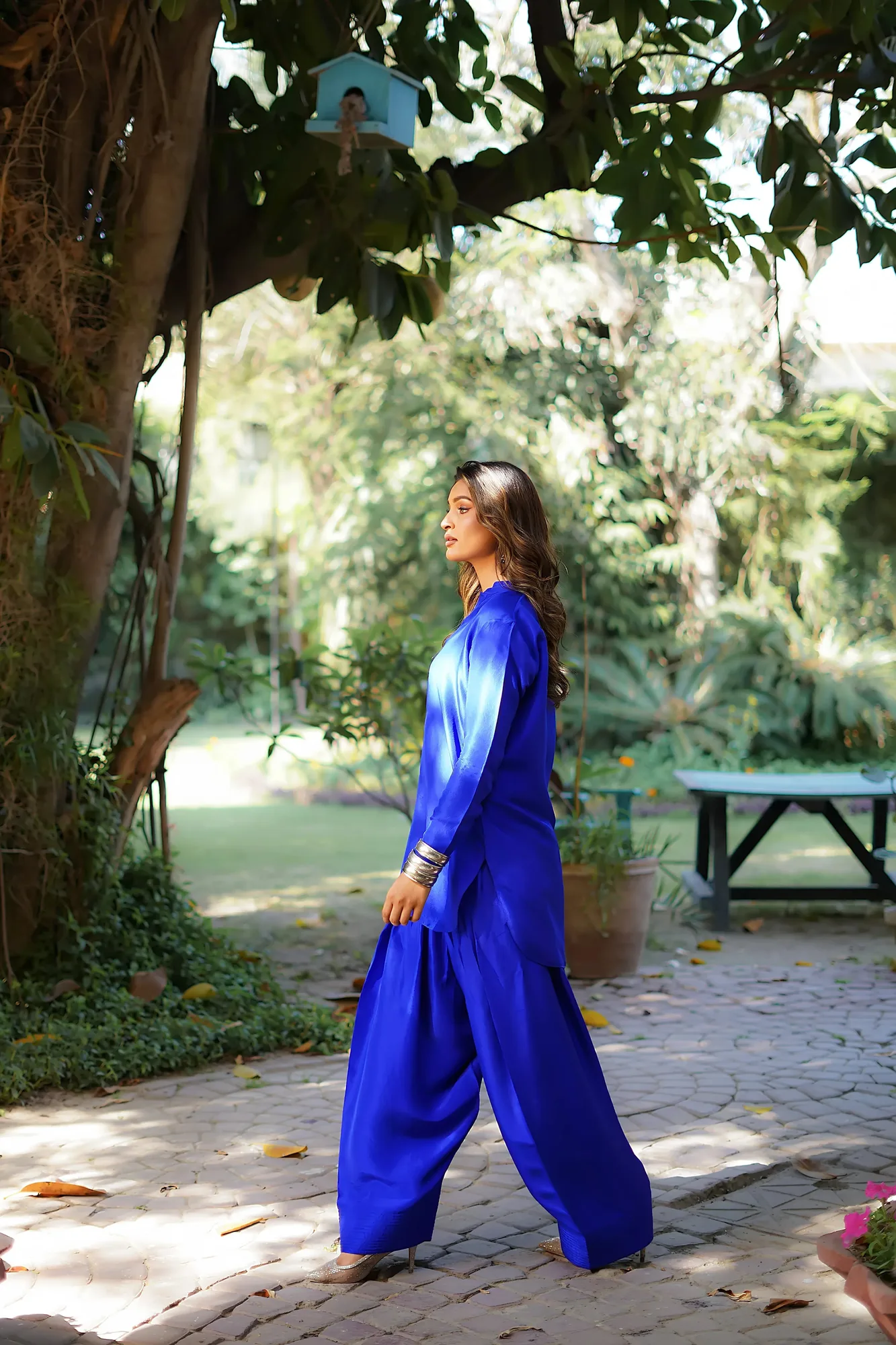 Erum Khan Nue 25 Electric Blue Raw Silk – view 5 – Poshaq