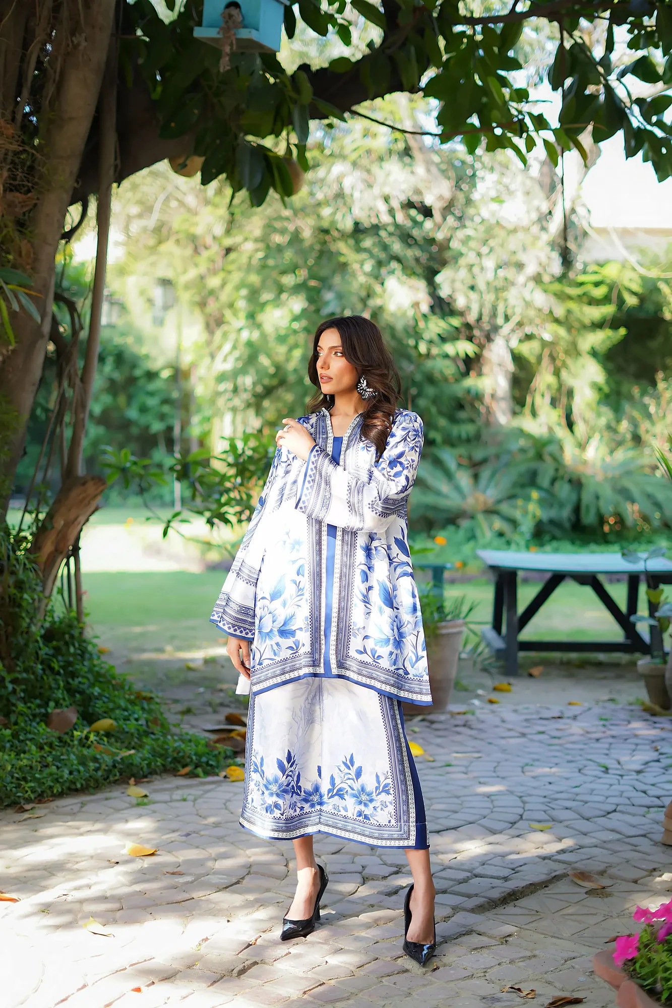 Erum Khan Nue 25 Off White Silk – view 4 – Poshaq