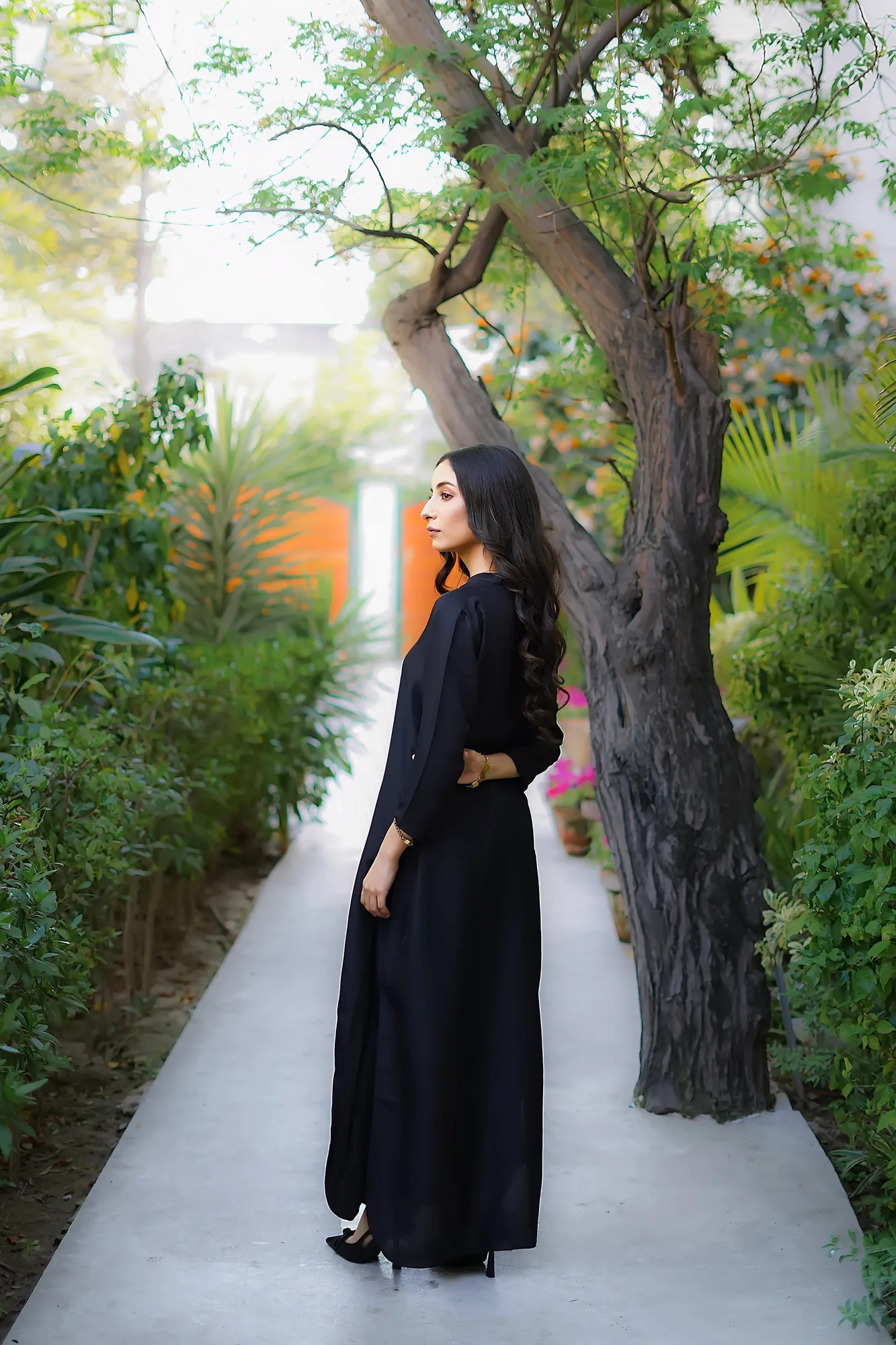 Erum Khan Nue 25 Black Raw Silk – view 2 – Poshaq