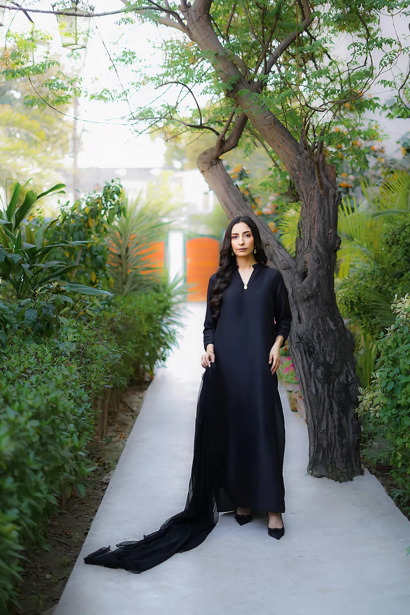 Erum Khan Nue 25 Black Raw Silk – view 3 – Poshaq