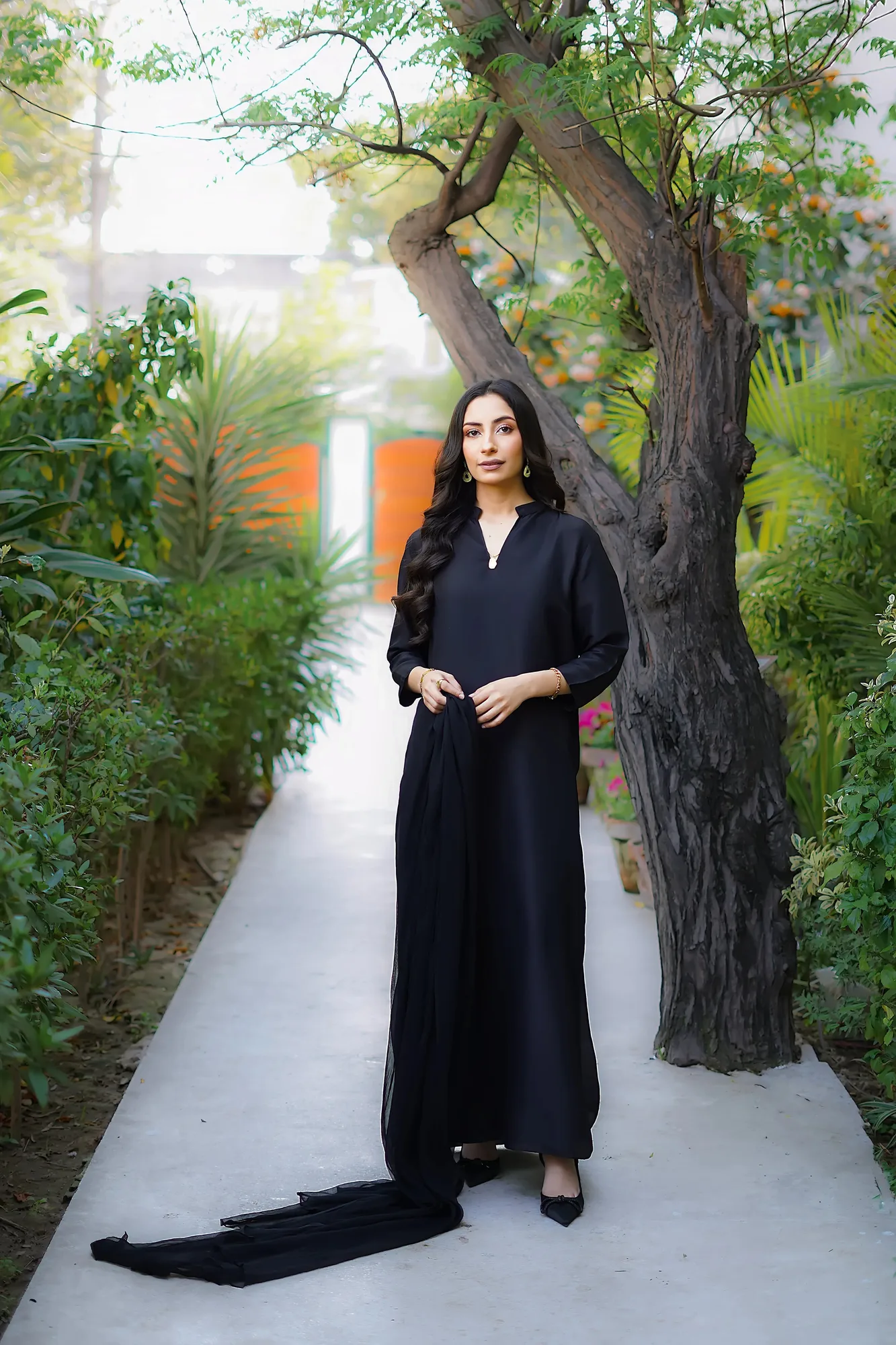 Erum Khan Nue 25 Black Raw Silk – view 4 – Poshaq