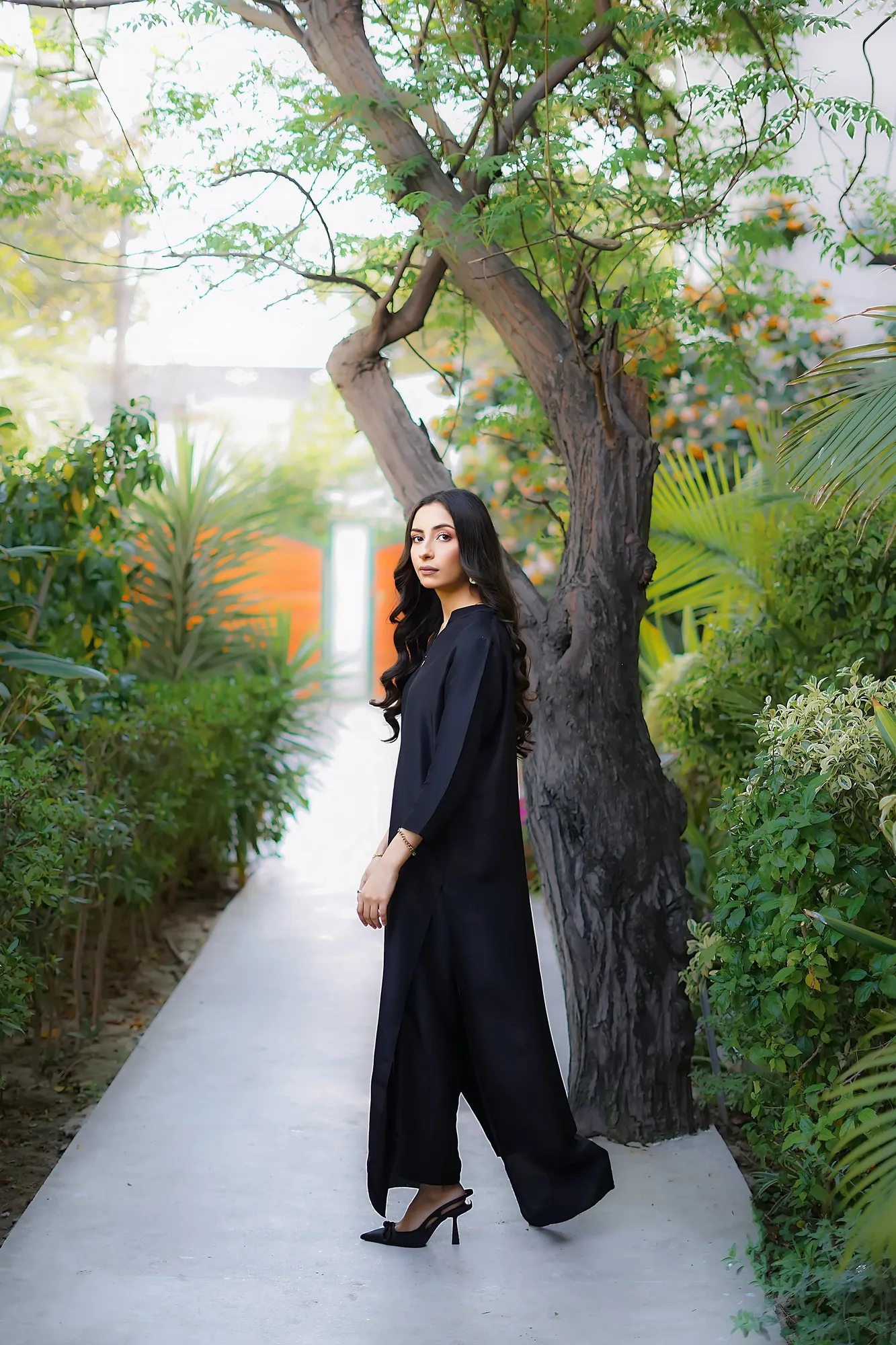 Erum Khan Nue 25 Black Raw Silk – view 5 – Poshaq