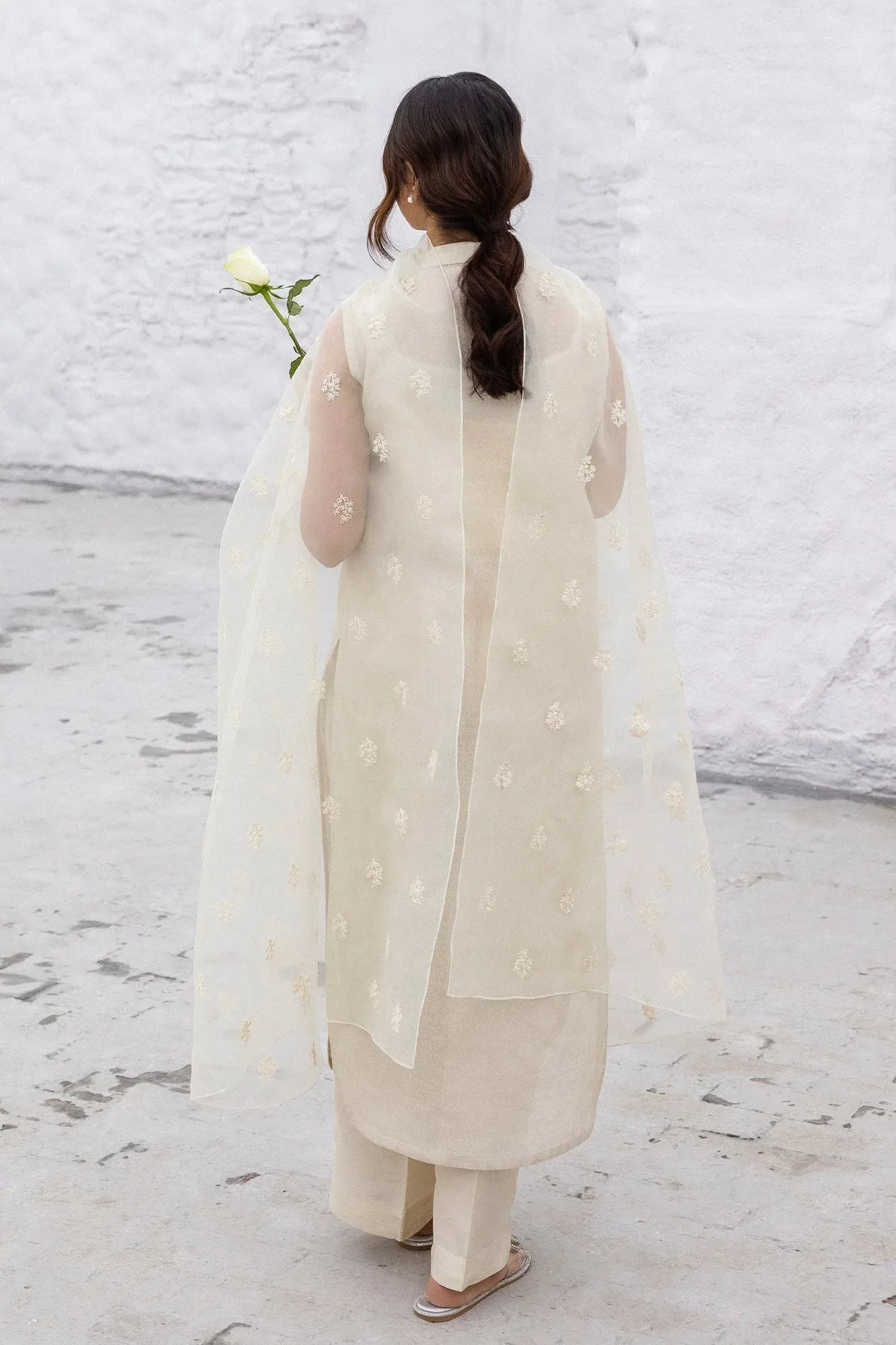 Beige long shirt with organza dupatta and silk trousers, featuring ivory embroidery – view 2 – Poshaq