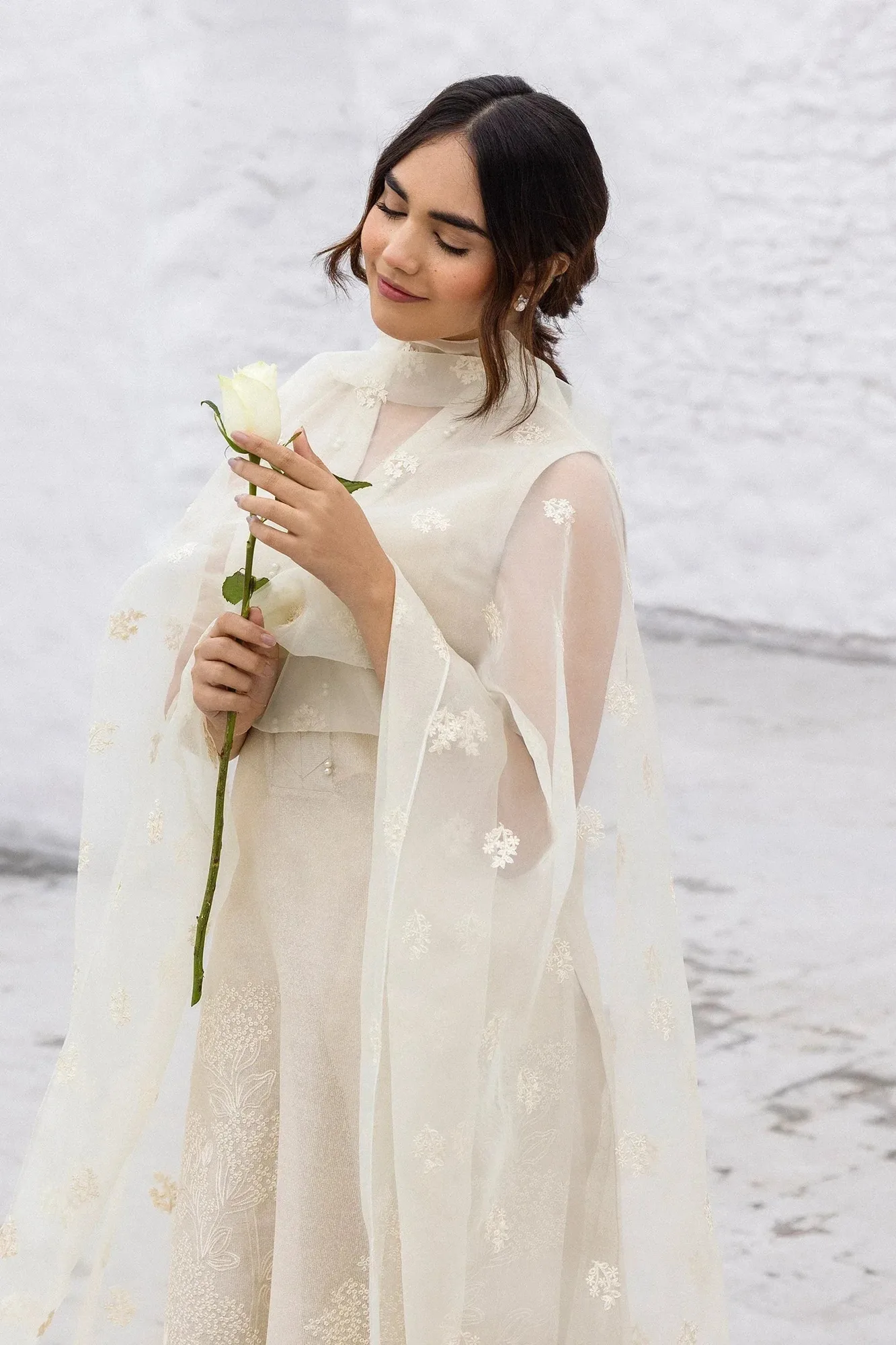 Beige long shirt with organza dupatta and silk trousers, featuring ivory embroidery – view 4 – Poshaq