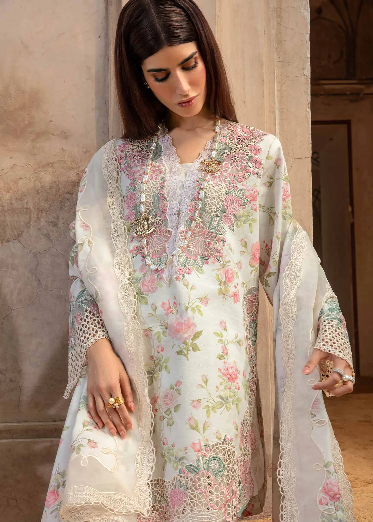 Crimson Amal Winter 23 White Khaddar – view 3 – Poshaq