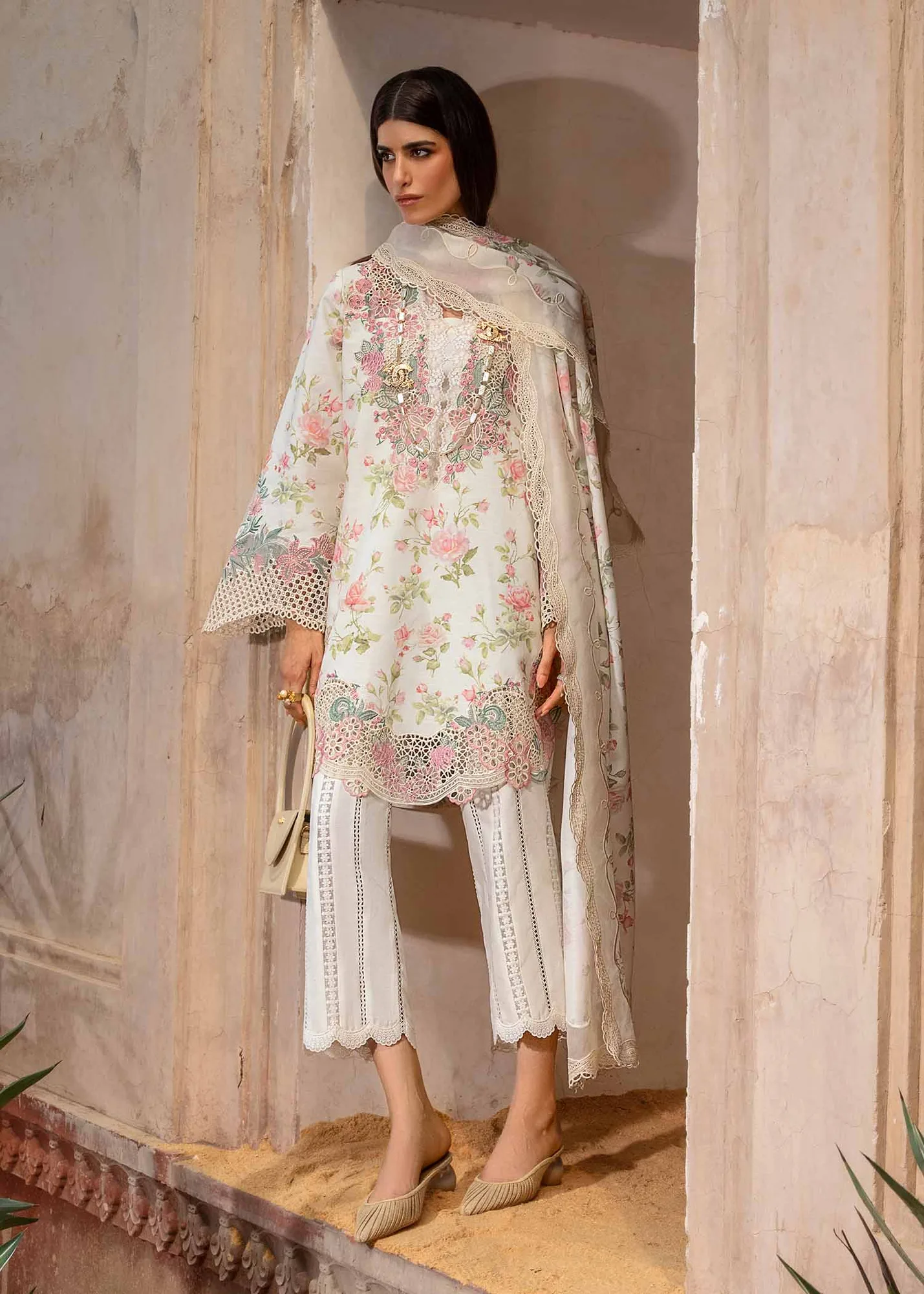 Crimson Amal Winter 23 White Khaddar – view 5 – Poshaq