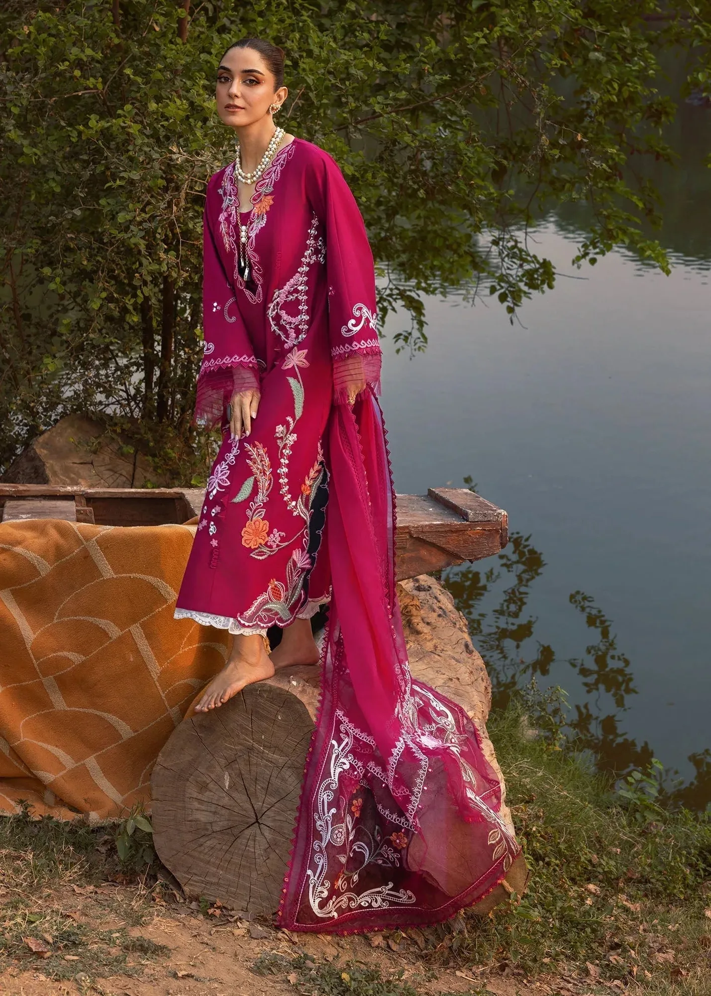 Crimson Tasawar 25 Berry Organza – view 3 – Poshaq