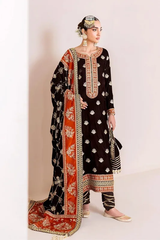 Alizeh Makhmal Luxury Velvet Edit Black Velvet – view 1 – Poshaq