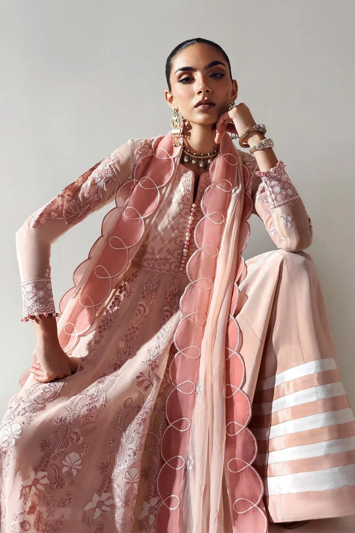 Alizeh Aymal Luxury Bamber Chiffon Tea Pink Raw Silk – view 4 – Poshaq