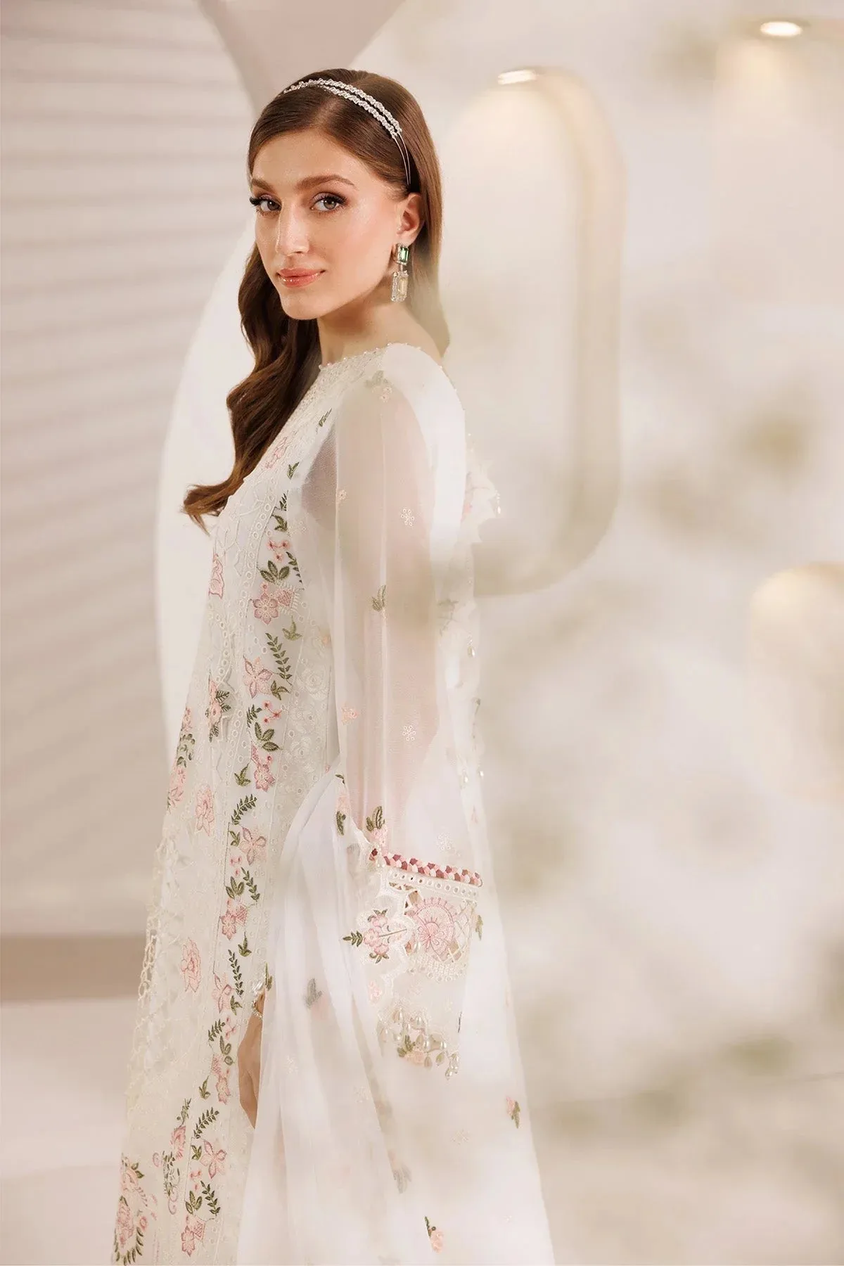 Alizeh Dhaagay 25 soft white Raw Silk – view 3 – Poshaq
