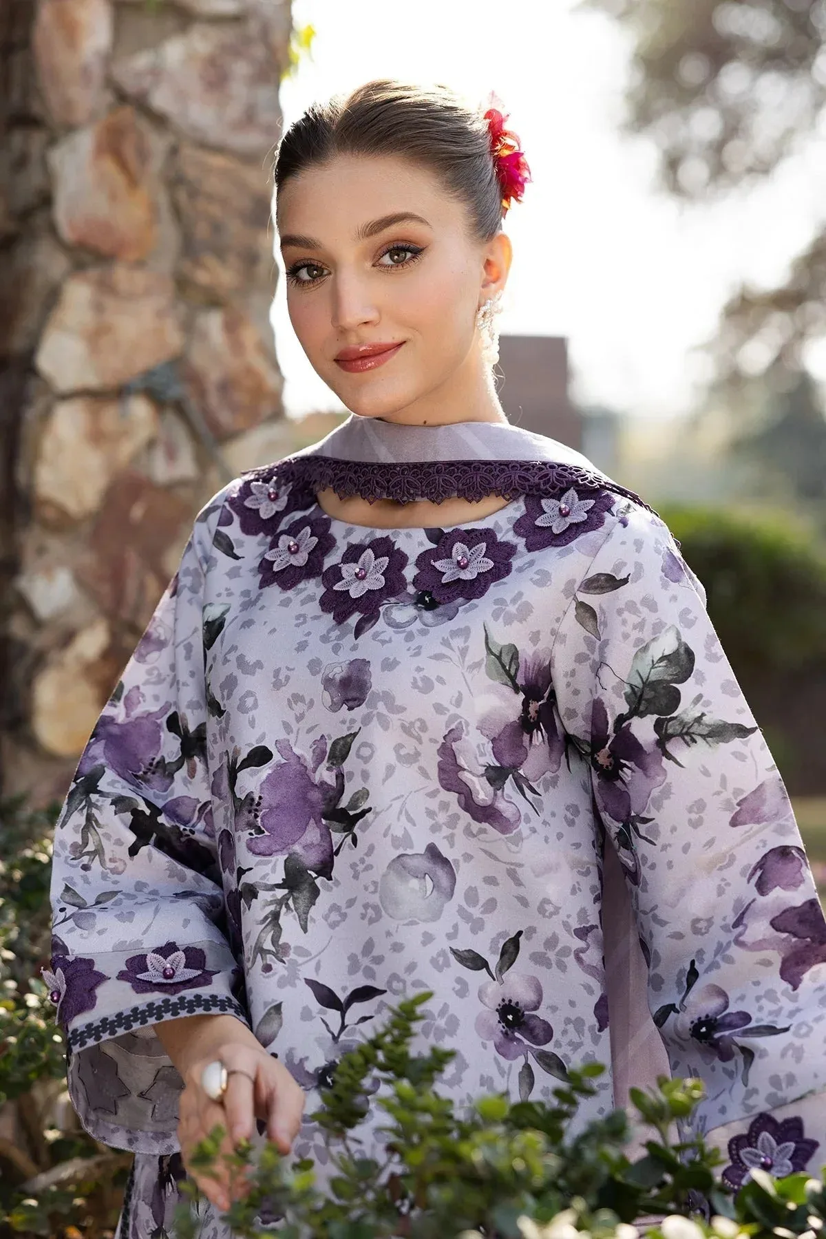 Alizeh Sheen Lawn Prints 25 Lilac Lawn – view 3 – Poshaq