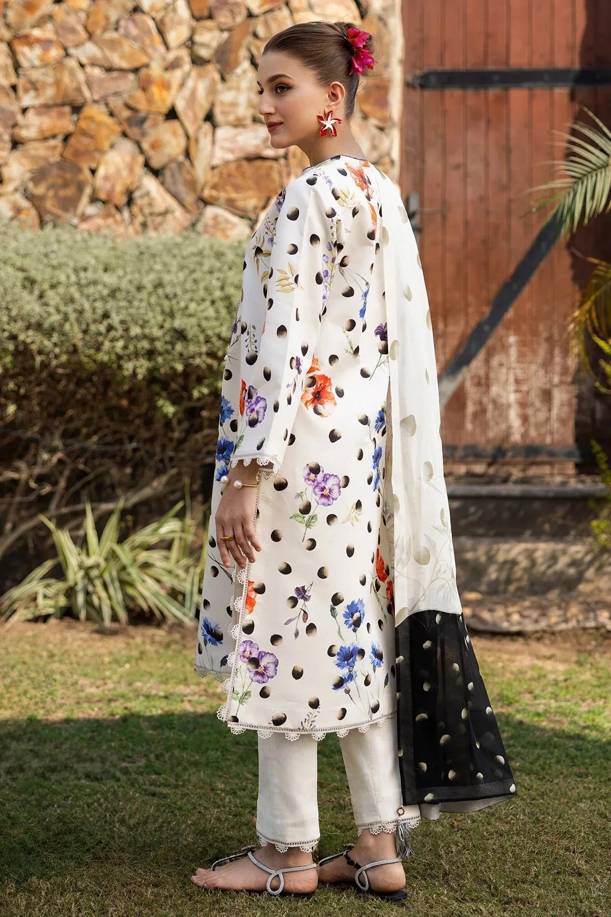 Alizeh Sheen Lawn Prints 25 White Chiffon – view 2 – Poshaq