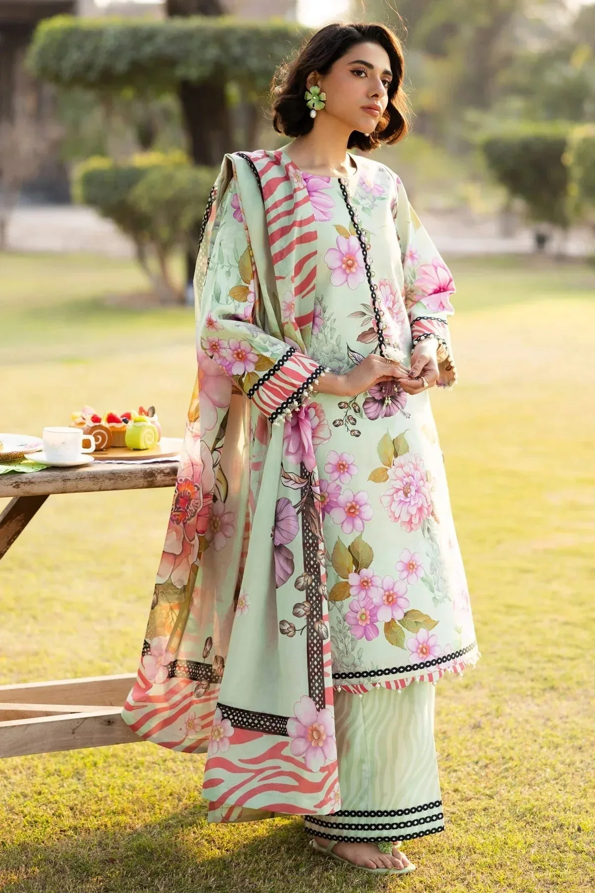 Alizeh Sheen Lawn Prints 25 Mint Green Lawn – view 1 – Poshaq