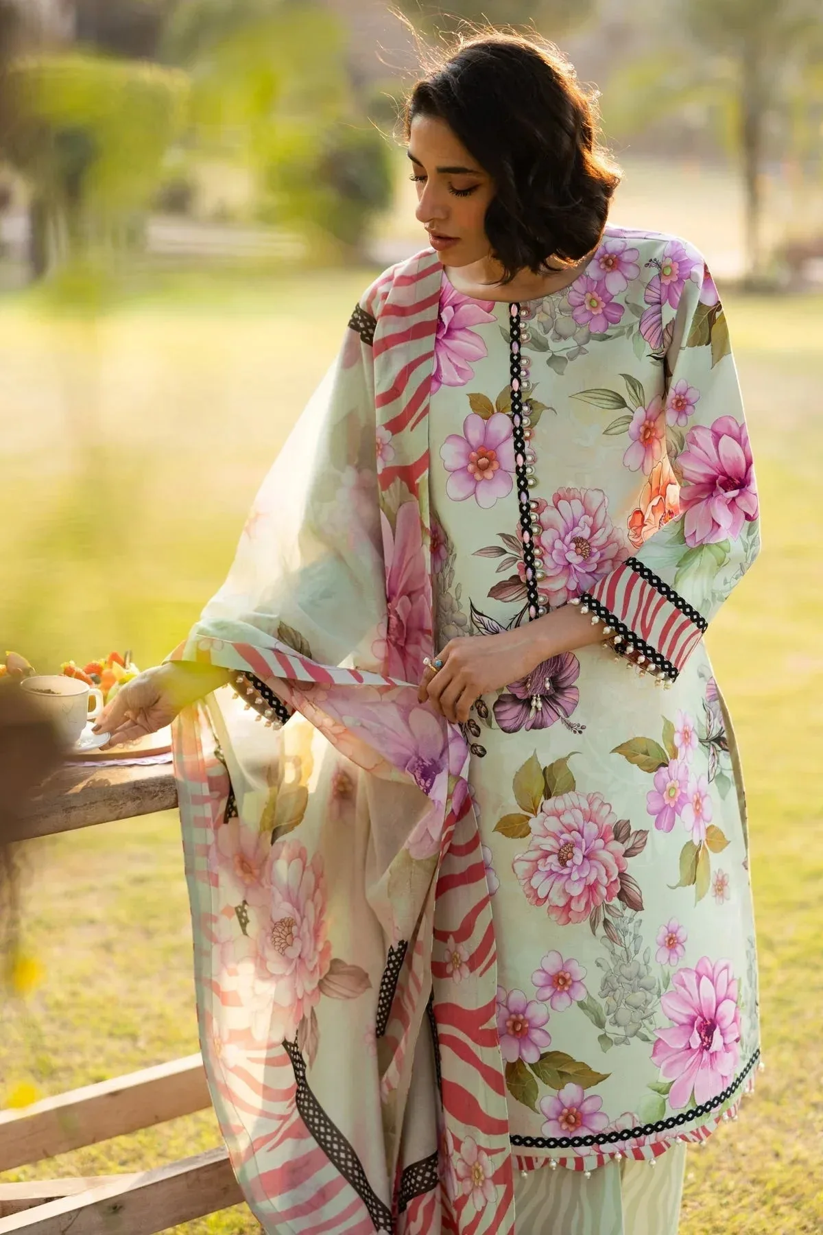 Alizeh Sheen Lawn Prints 25 Mint Green Lawn – view 3 – Poshaq